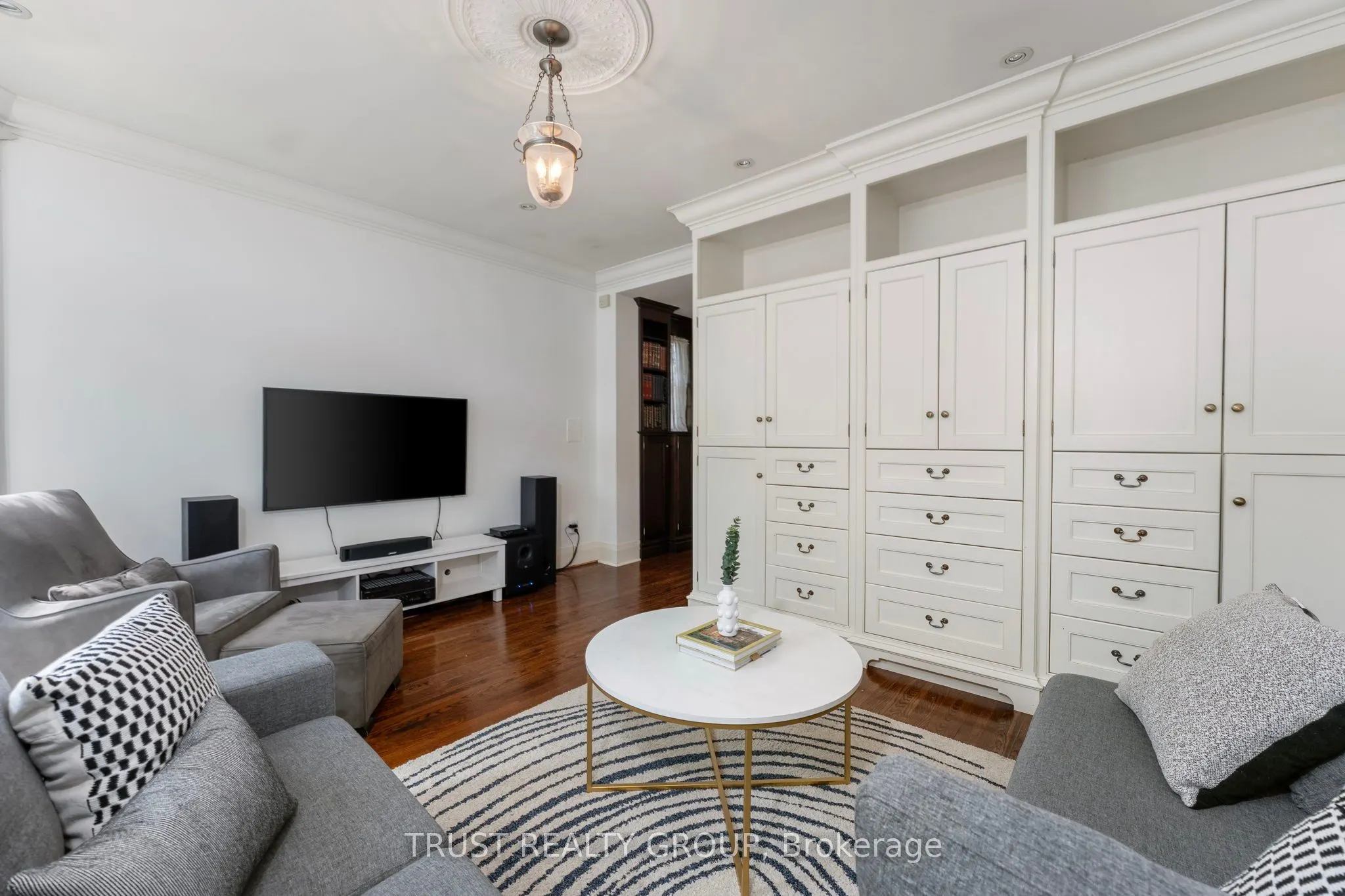 5 Ellerbeck Street