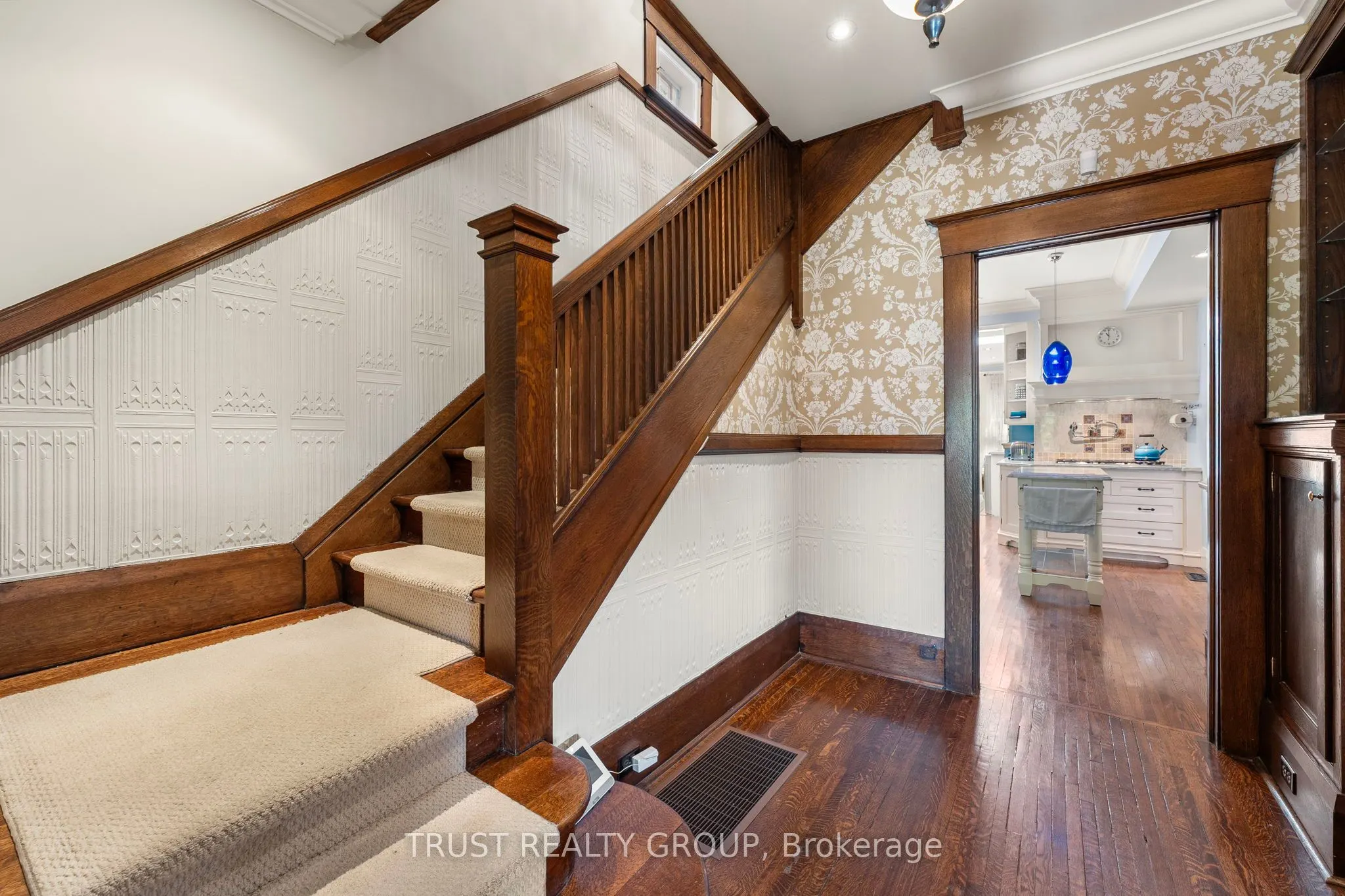 5 Ellerbeck Street