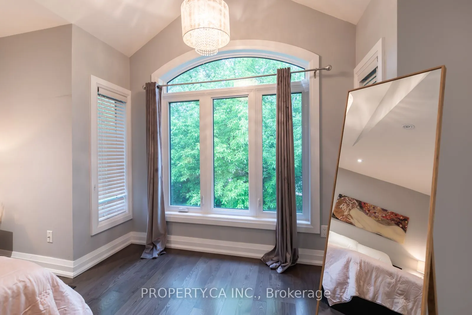 475 Woodbine Avenue, #4