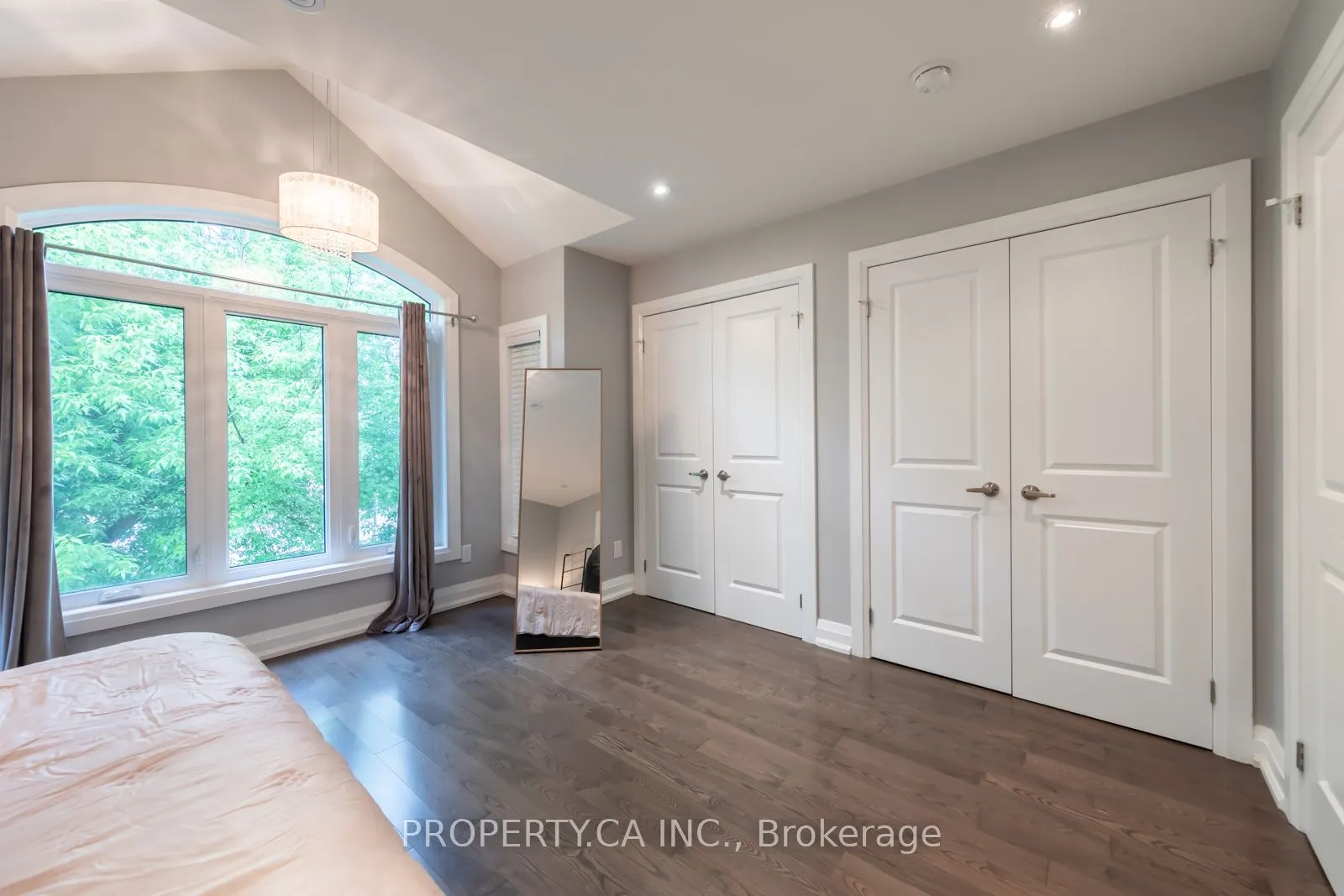 475 Woodbine Avenue, #4