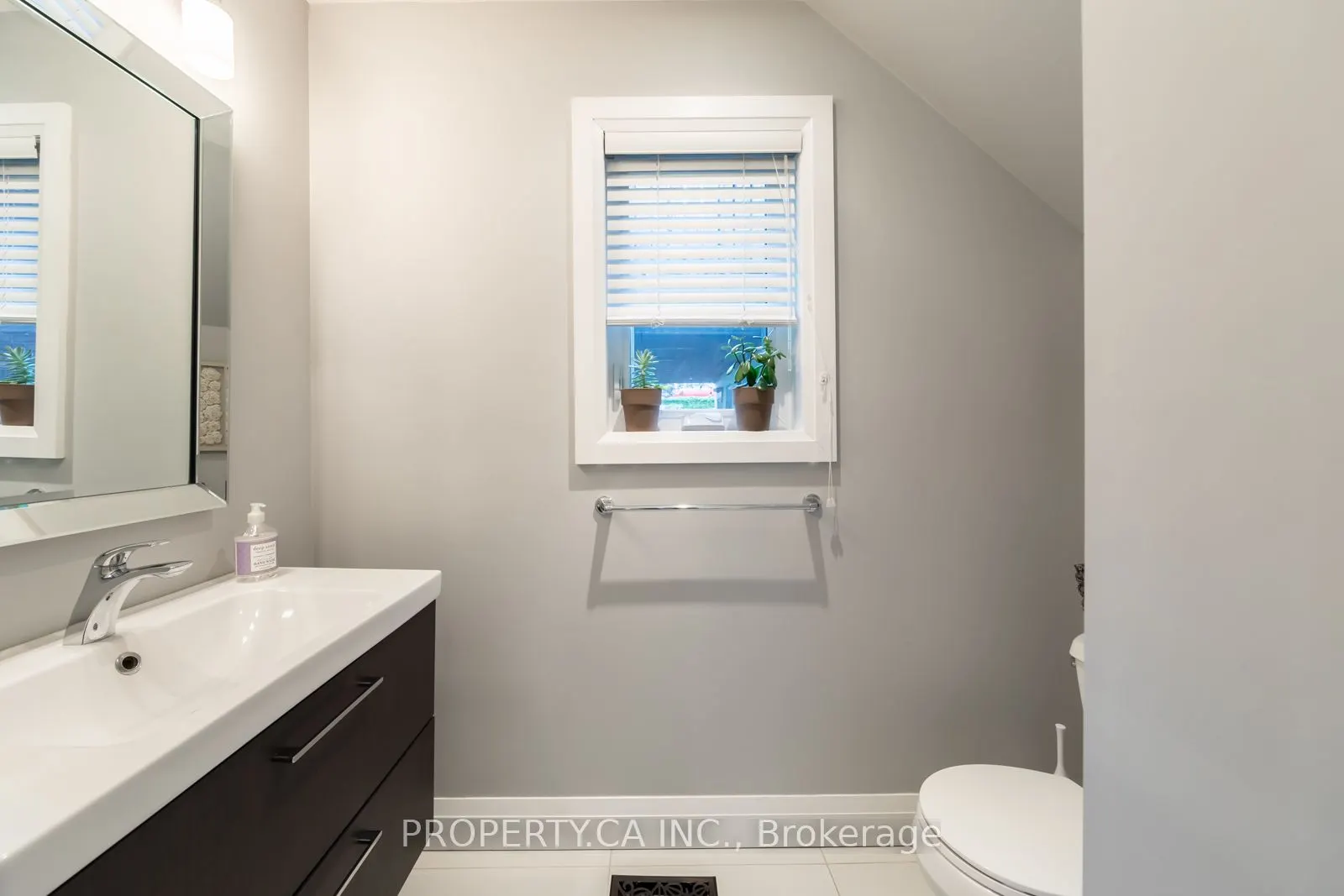 475 Woodbine Avenue, #4