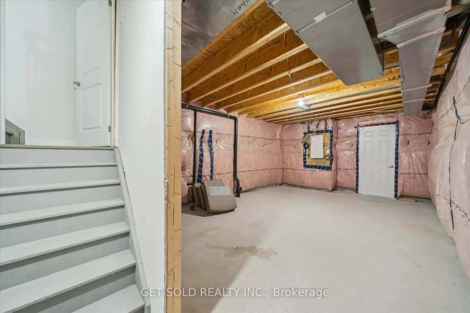 144 Vanier Street