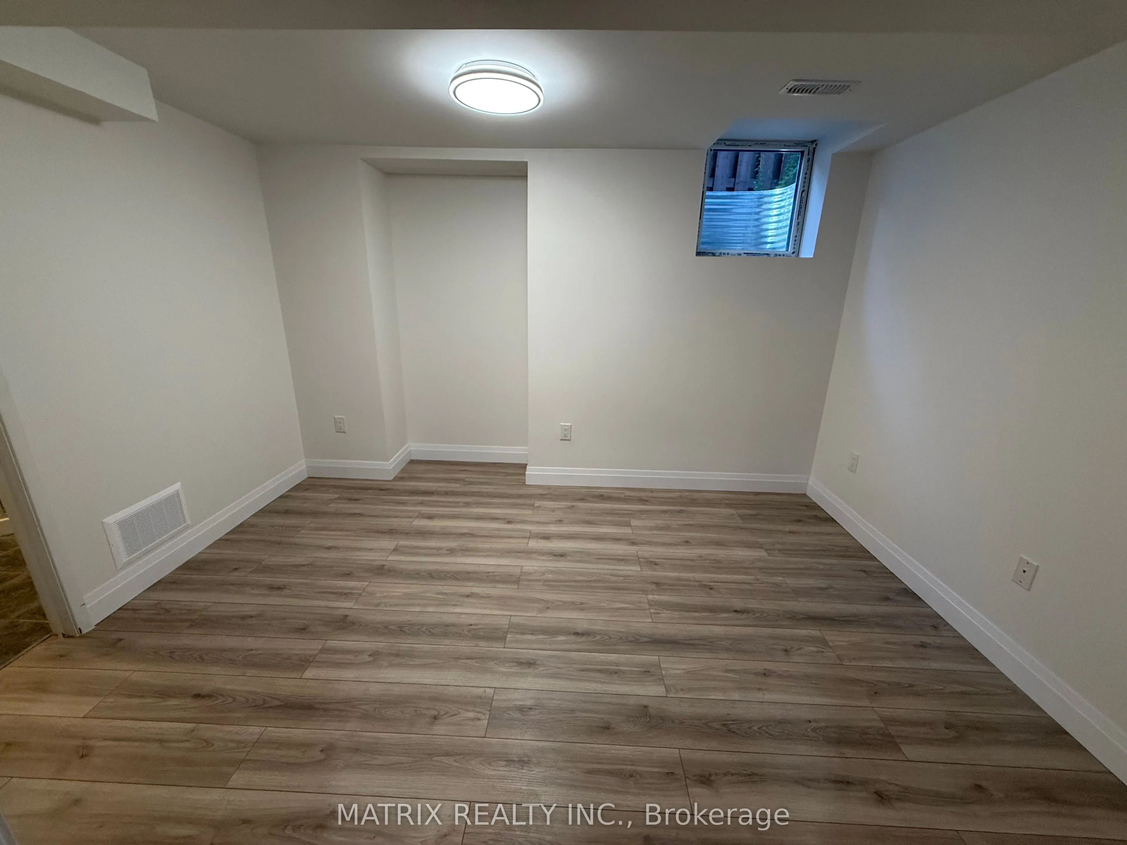 2197 Wildwood Crescent