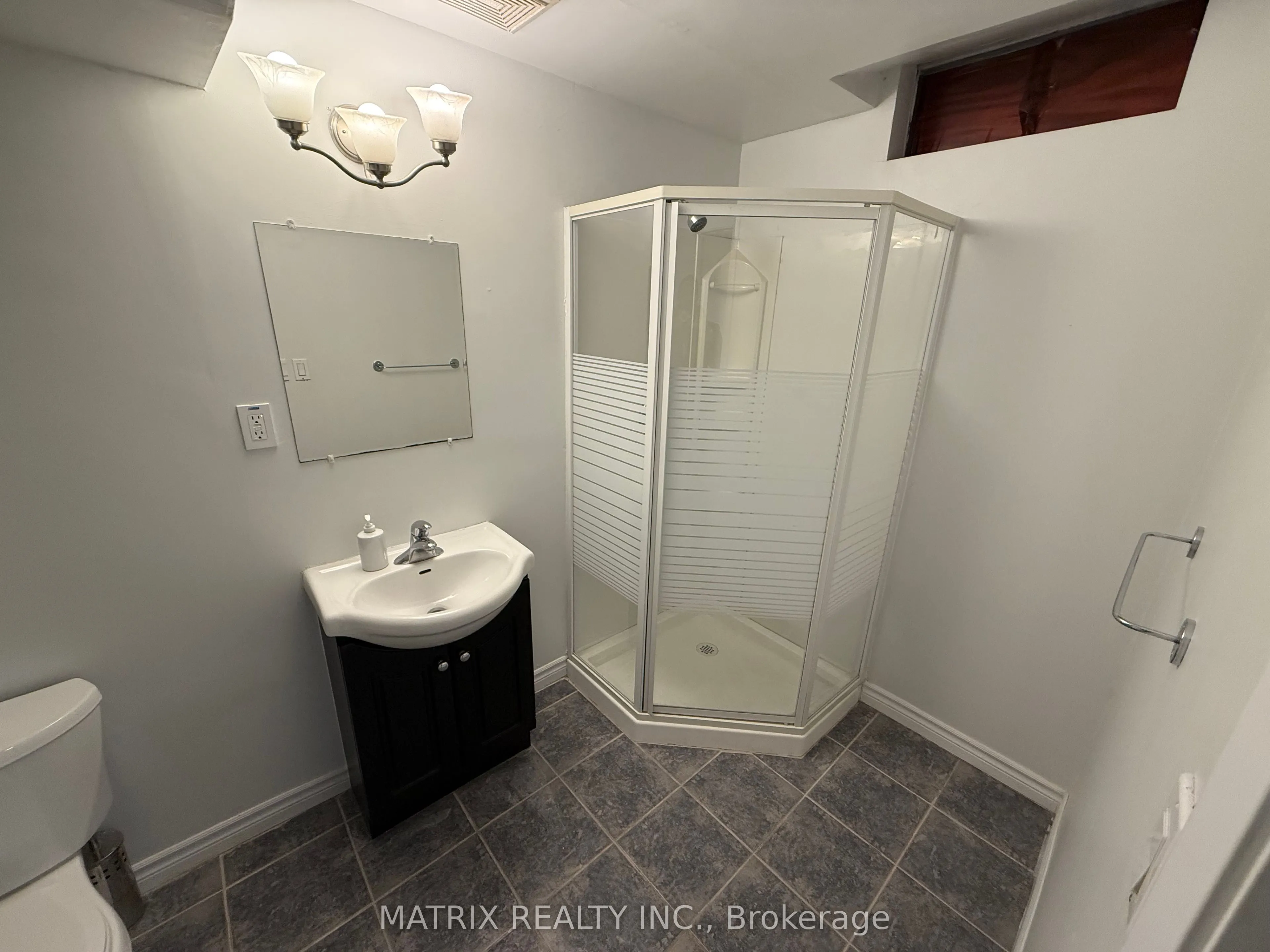 2197 Wildwood Crescent