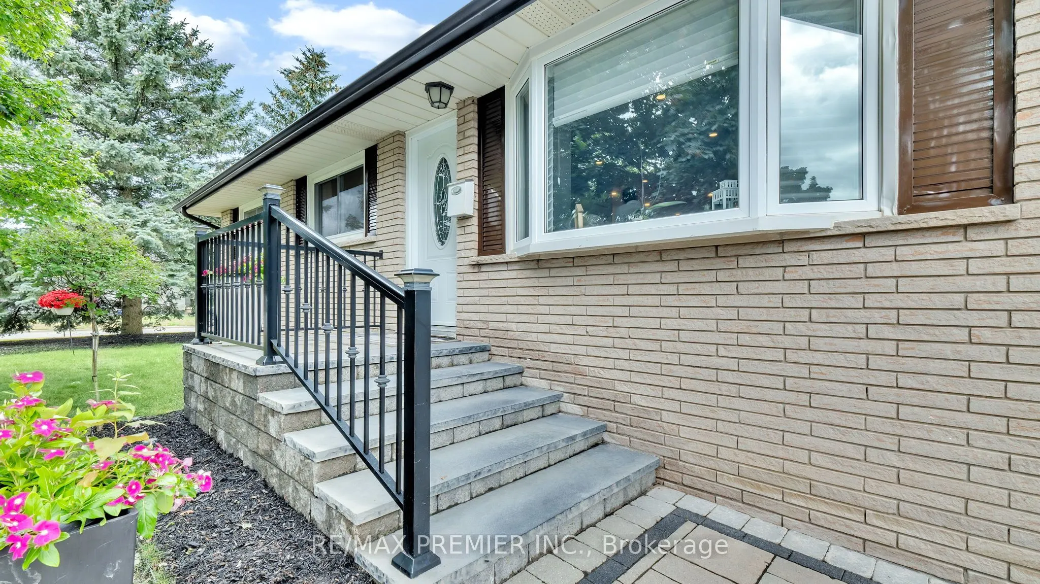 90 Cayuga Avenue