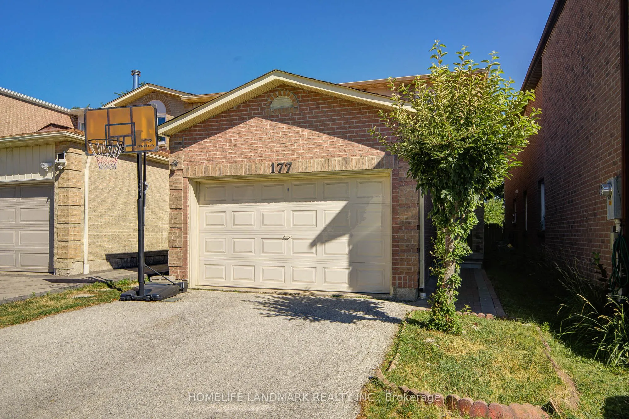 177 Roxanne Crescent