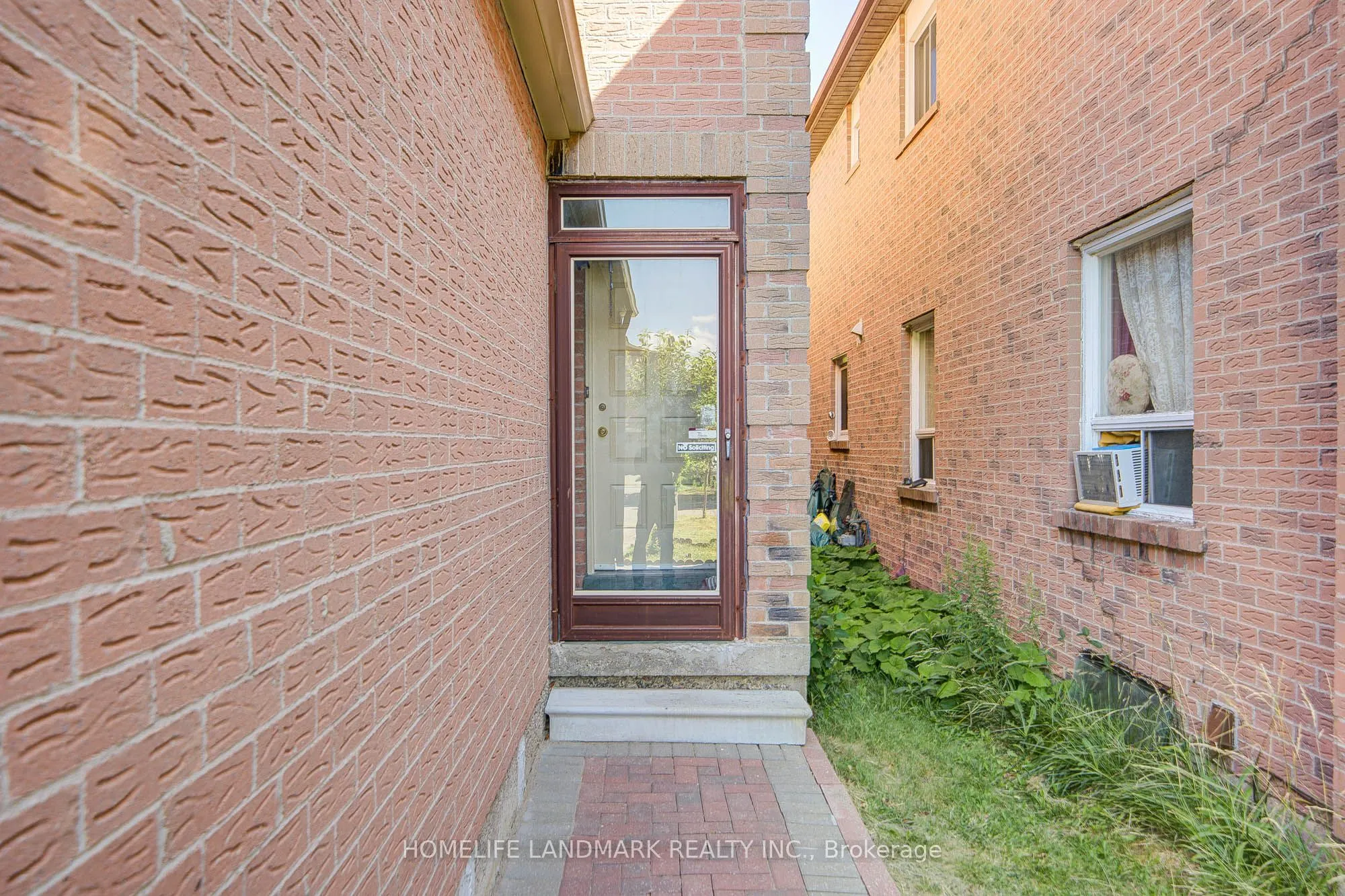 177 Roxanne Crescent