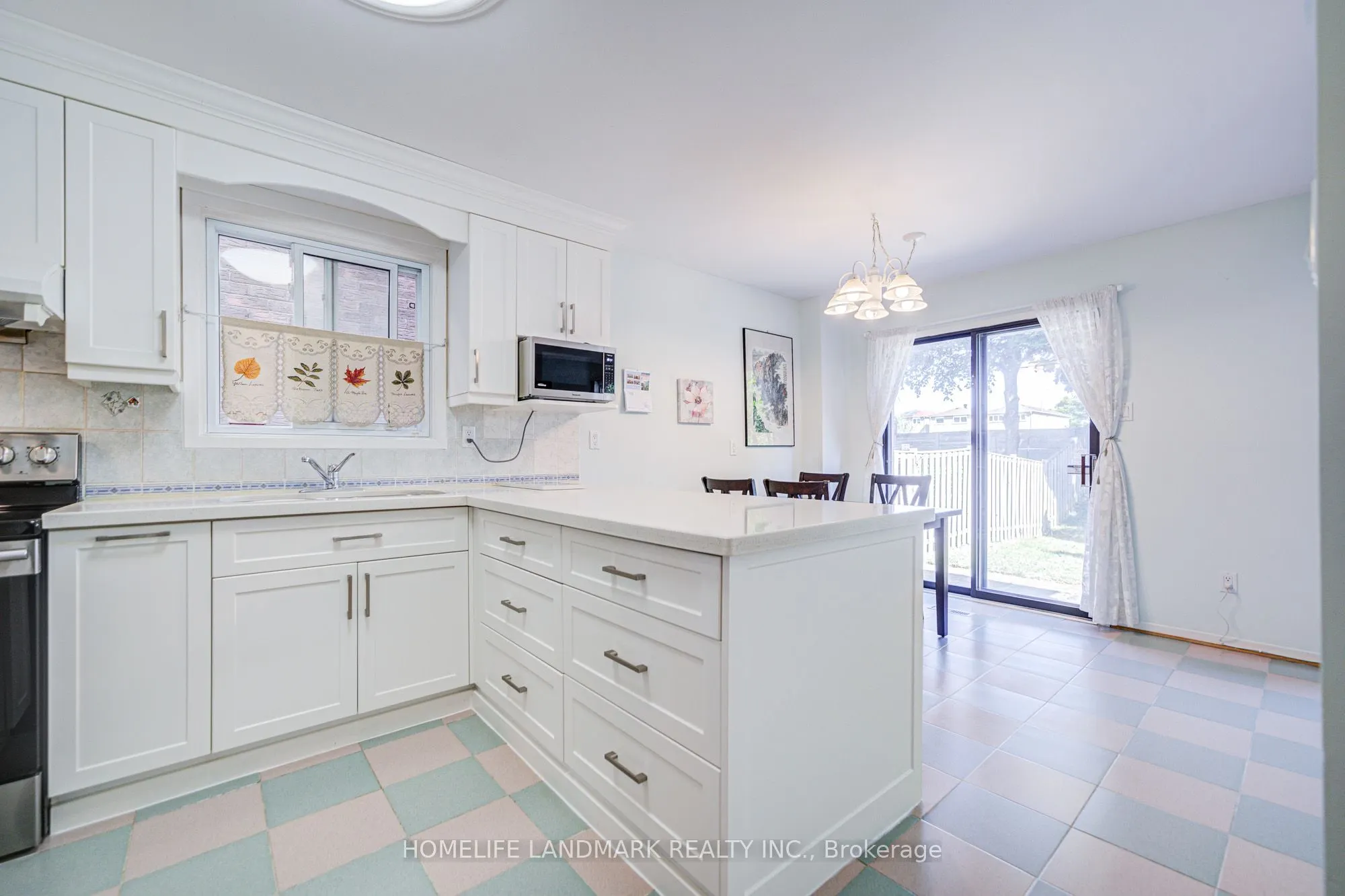 177 Roxanne Crescent