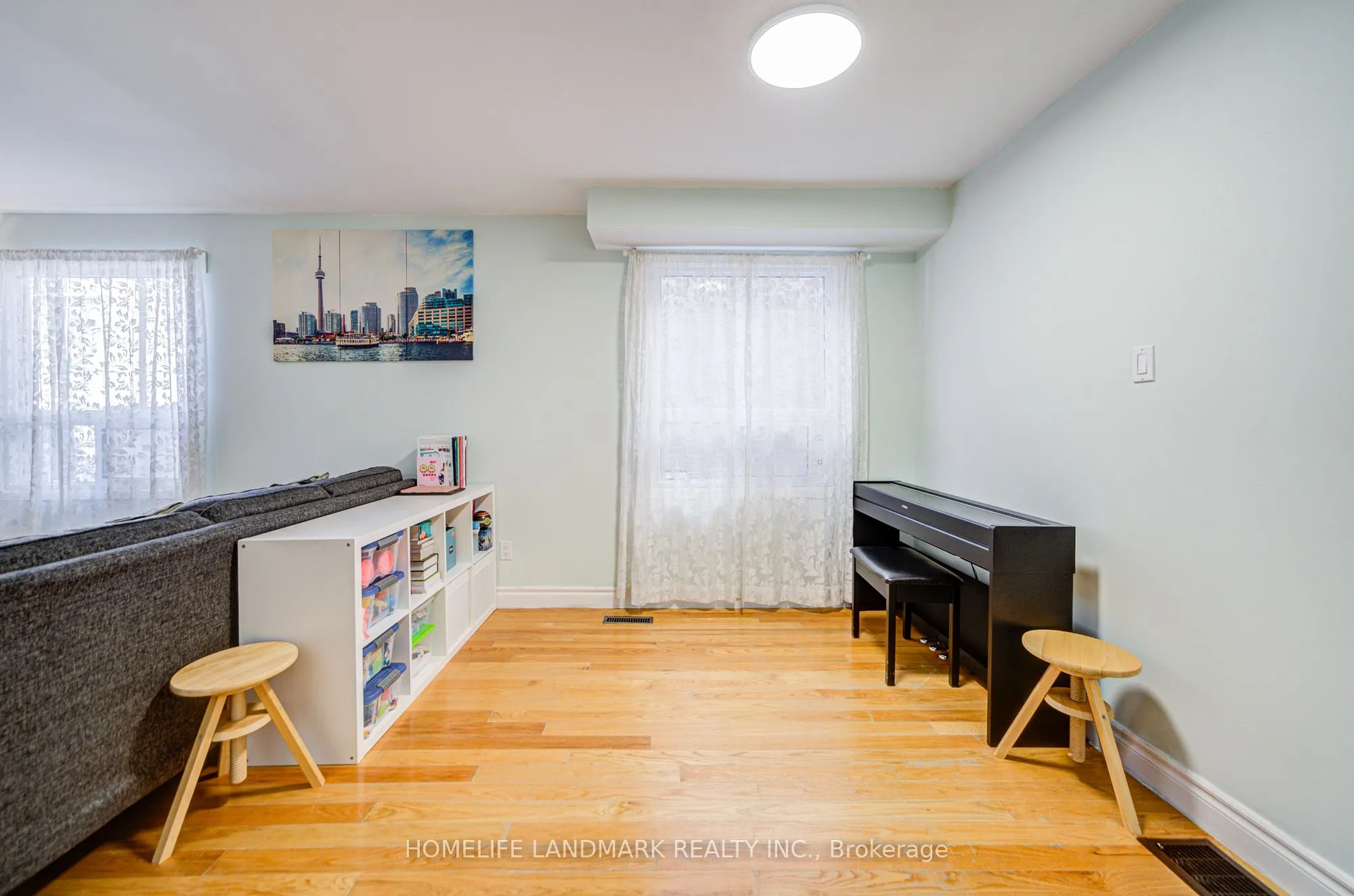 177 Roxanne Crescent