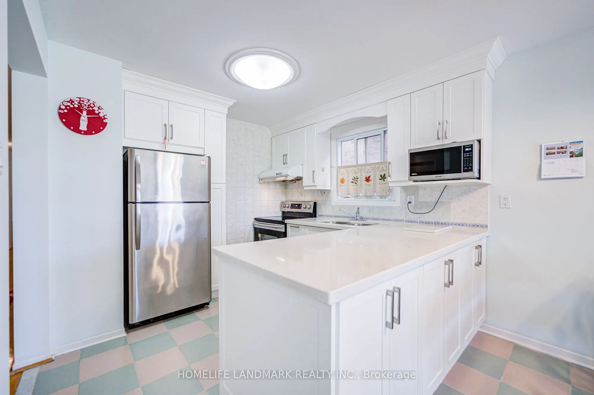 177 Roxanne Crescent