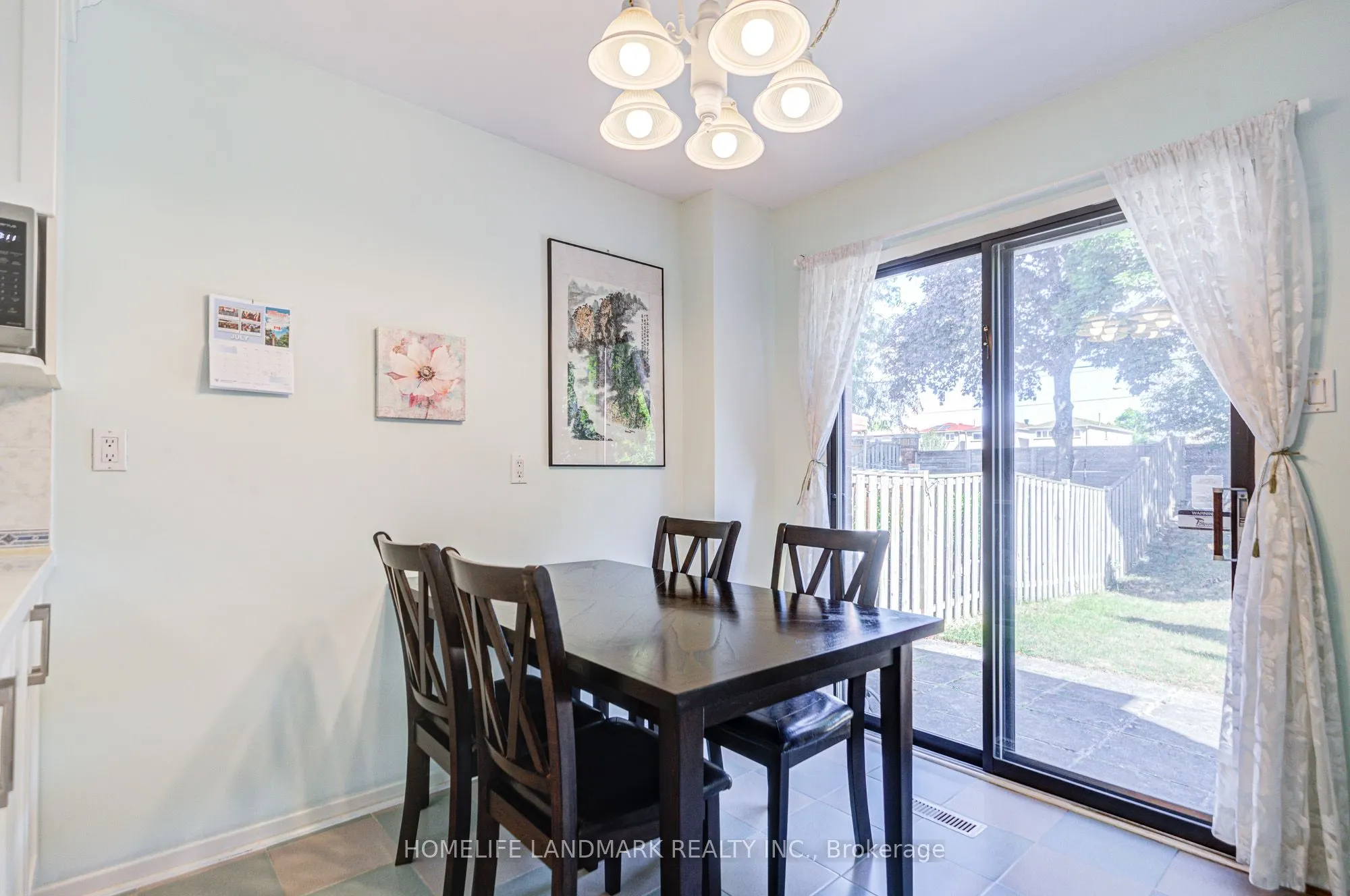 177 Roxanne Crescent
