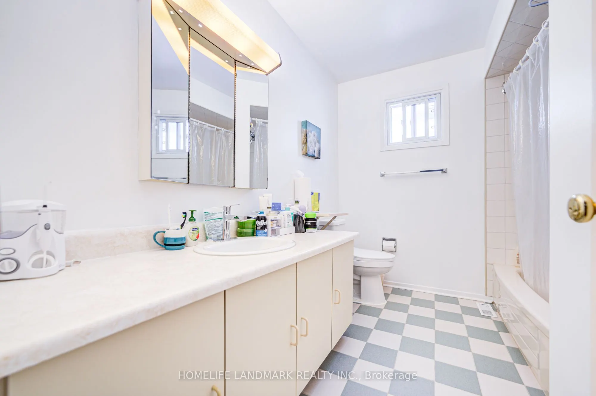 177 Roxanne Crescent