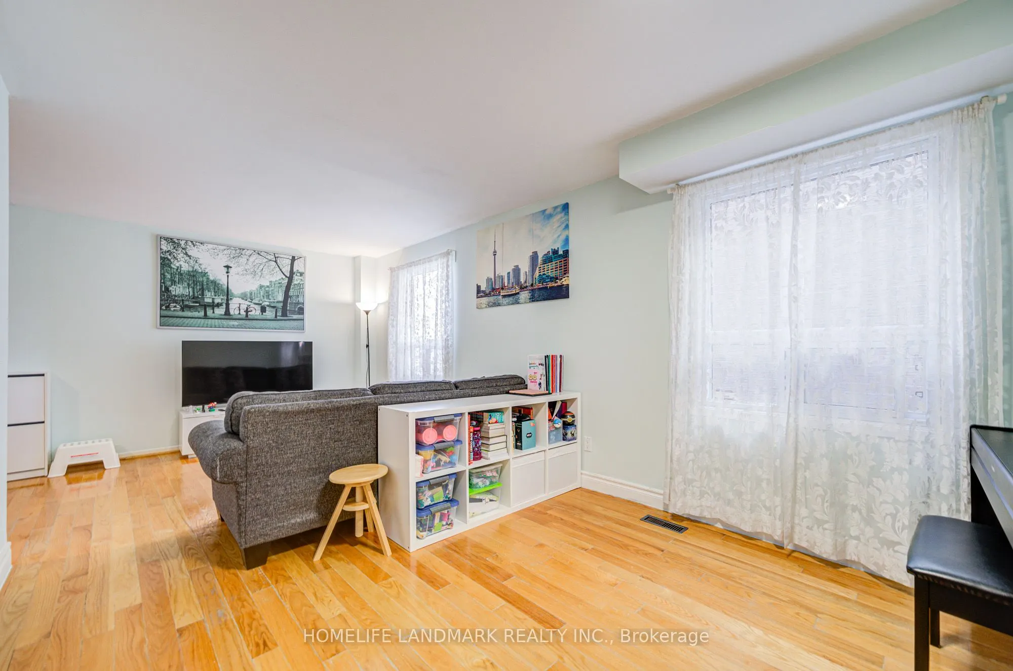 177 Roxanne Crescent