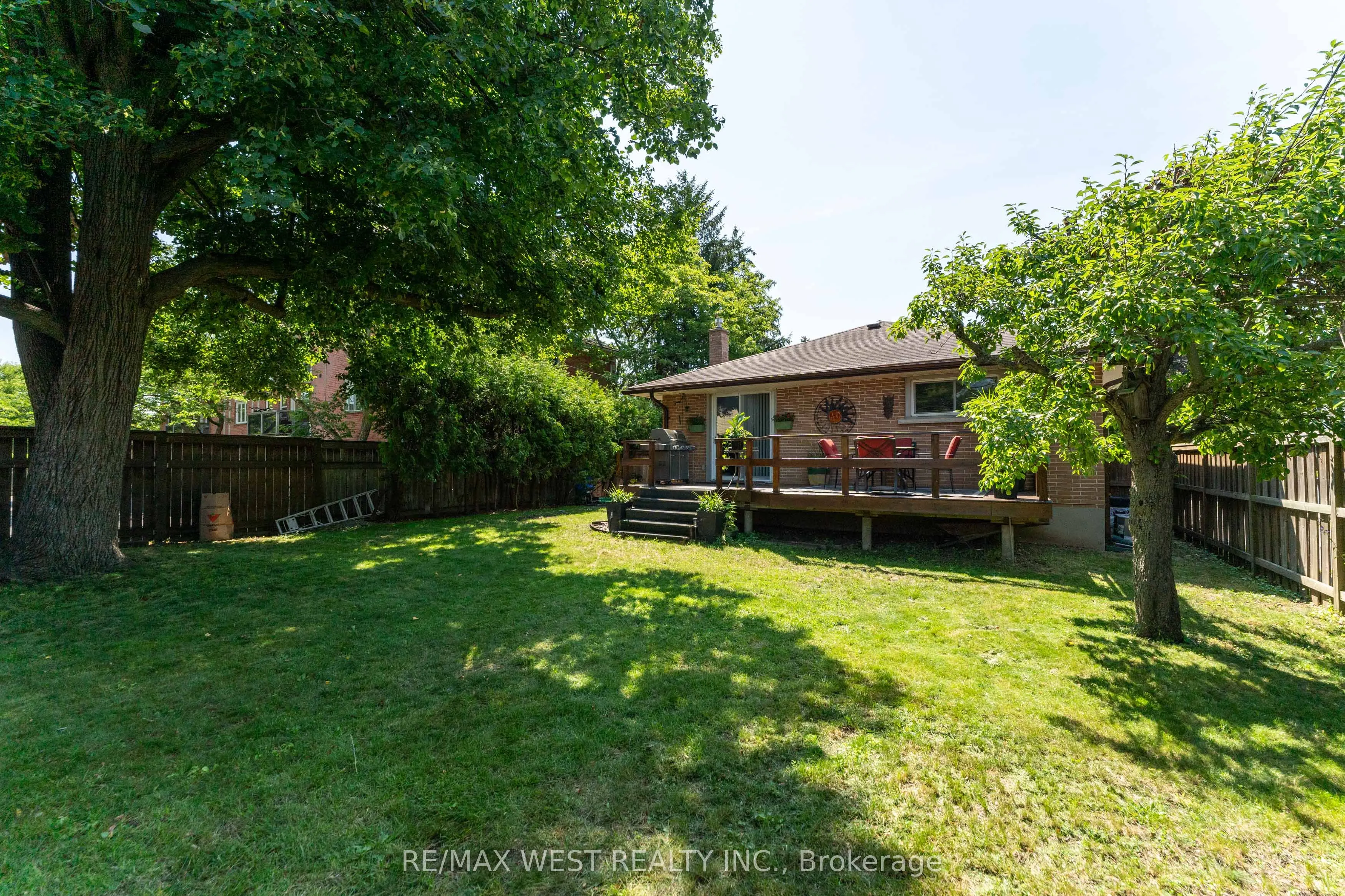 46 Orchard View Boulevard