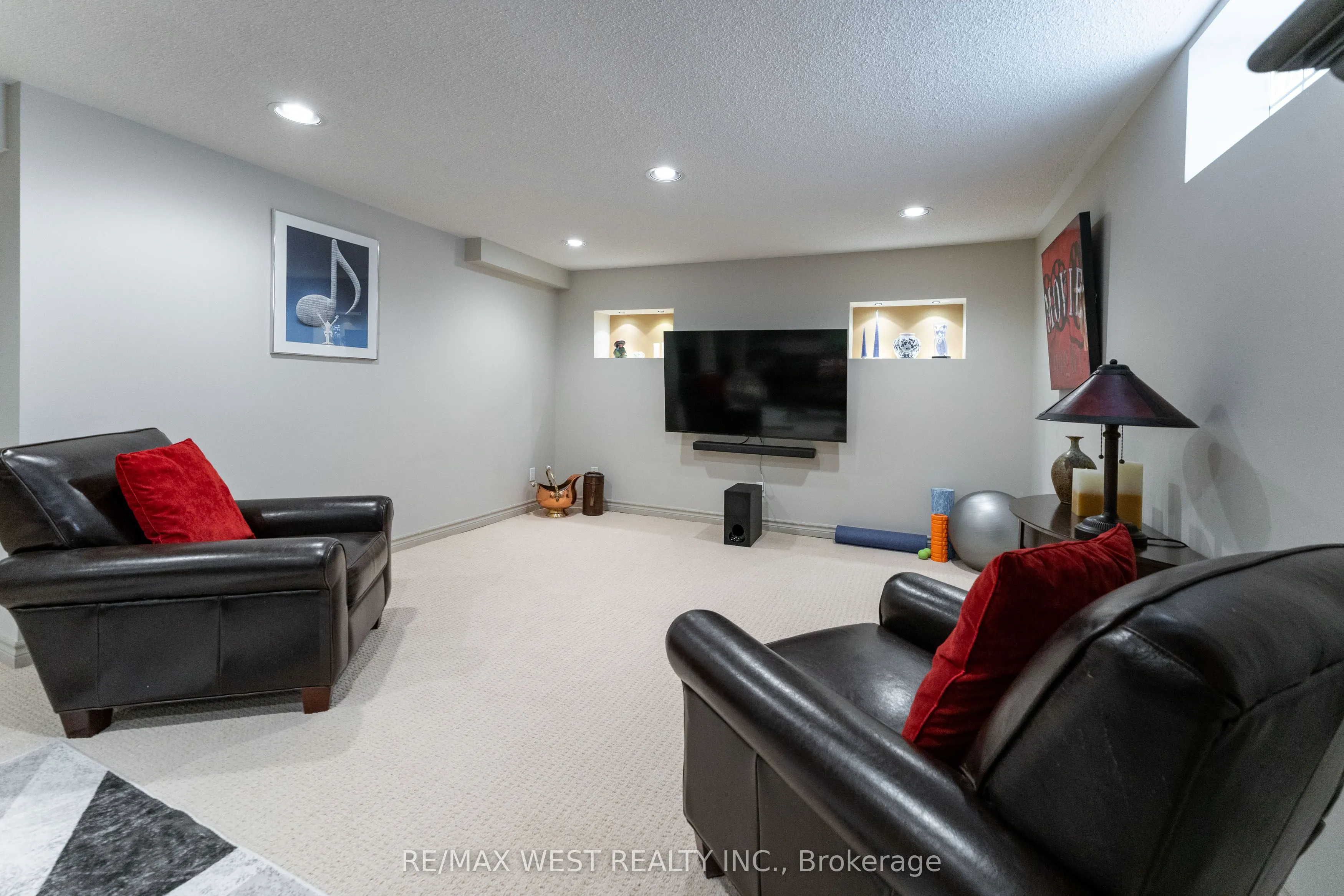 46 Orchard View Boulevard