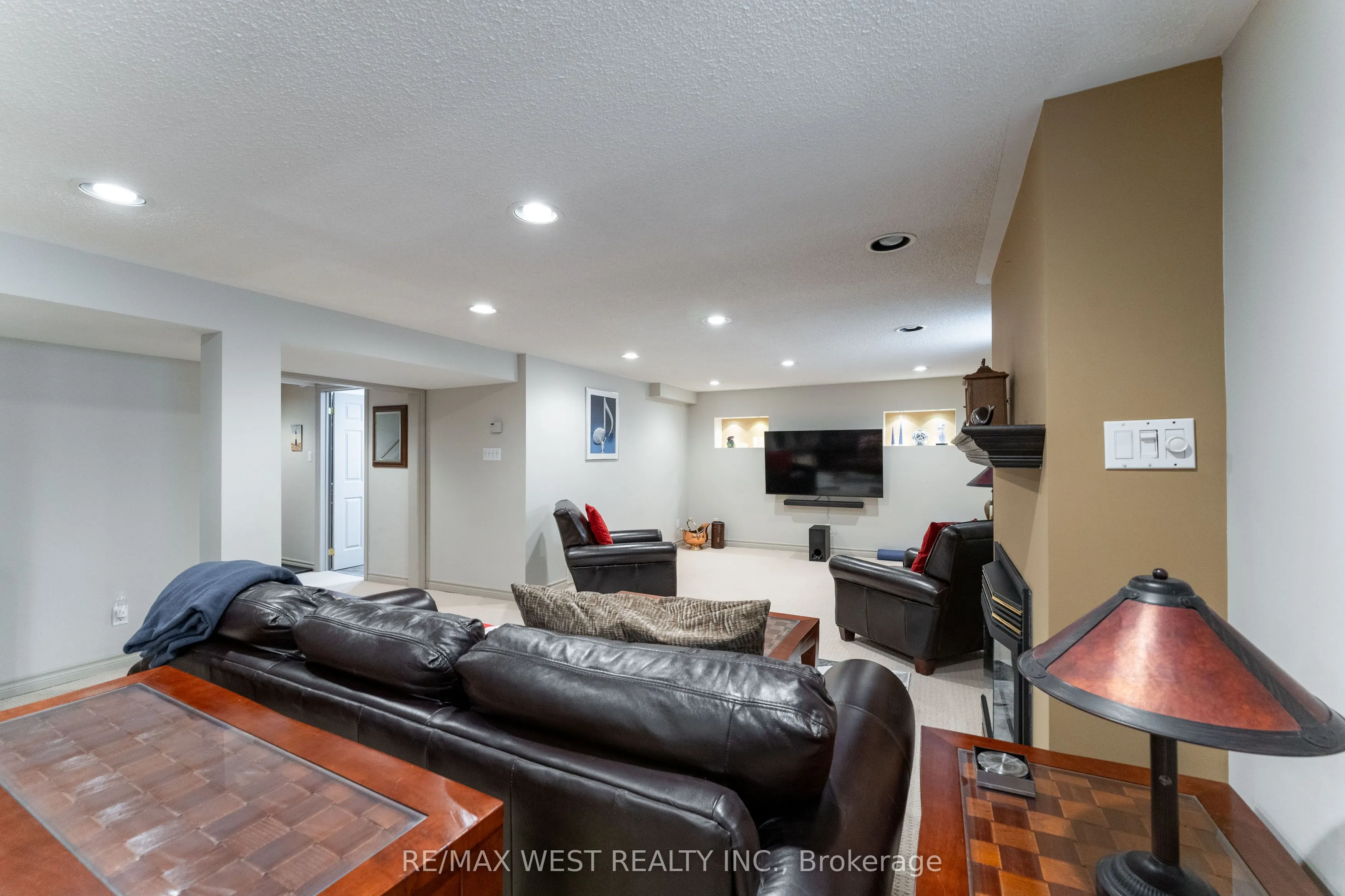 46 Orchard View Boulevard