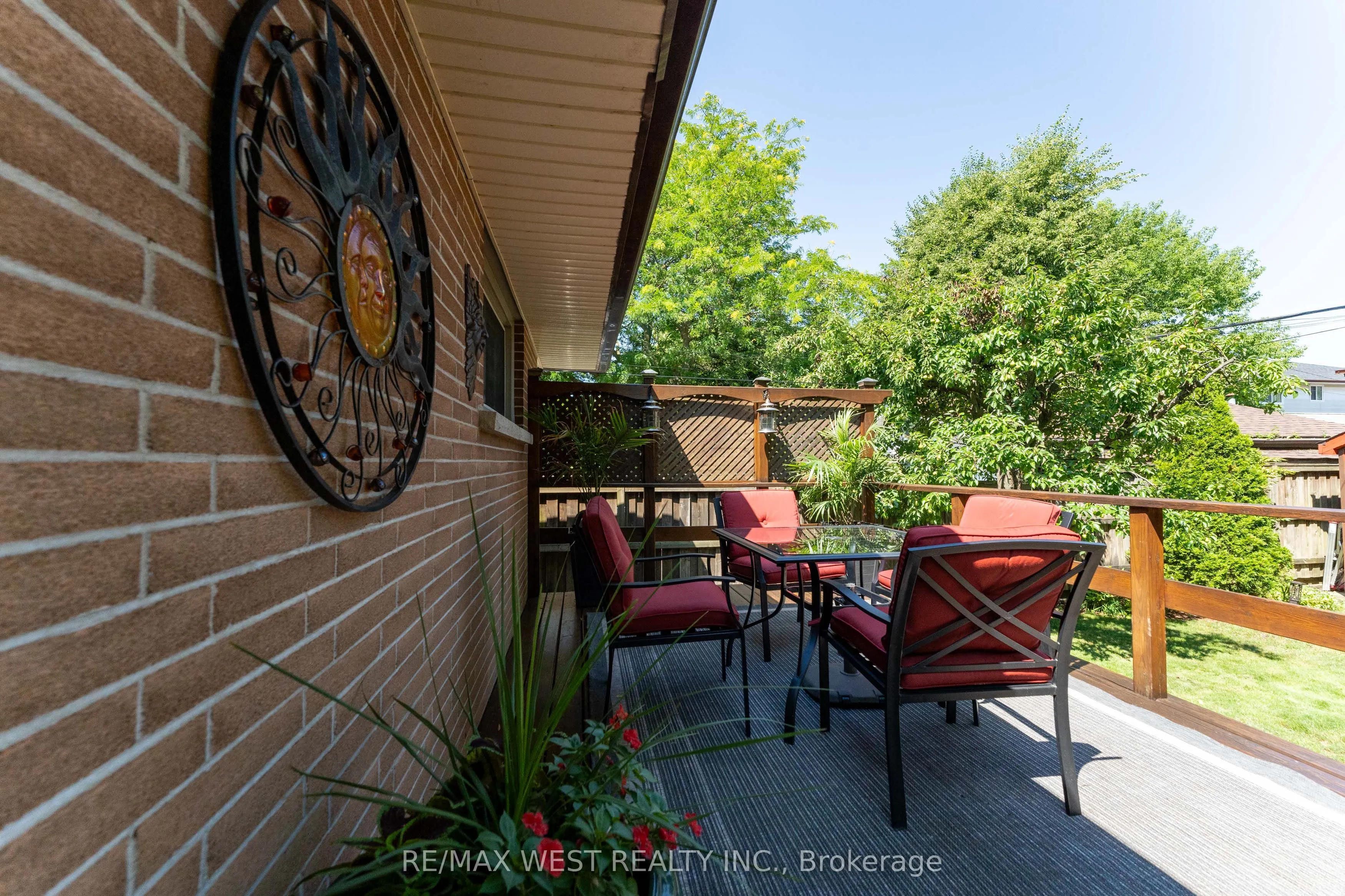 46 Orchard View Boulevard