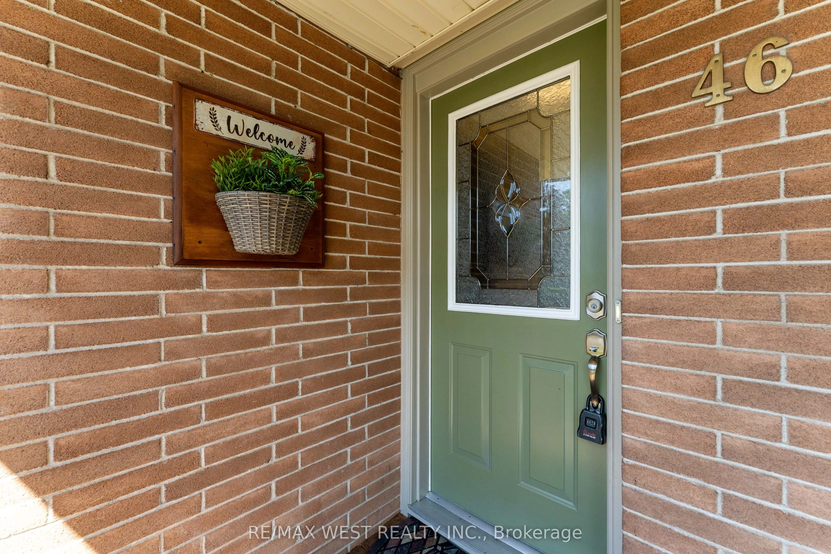 46 Orchard View Boulevard