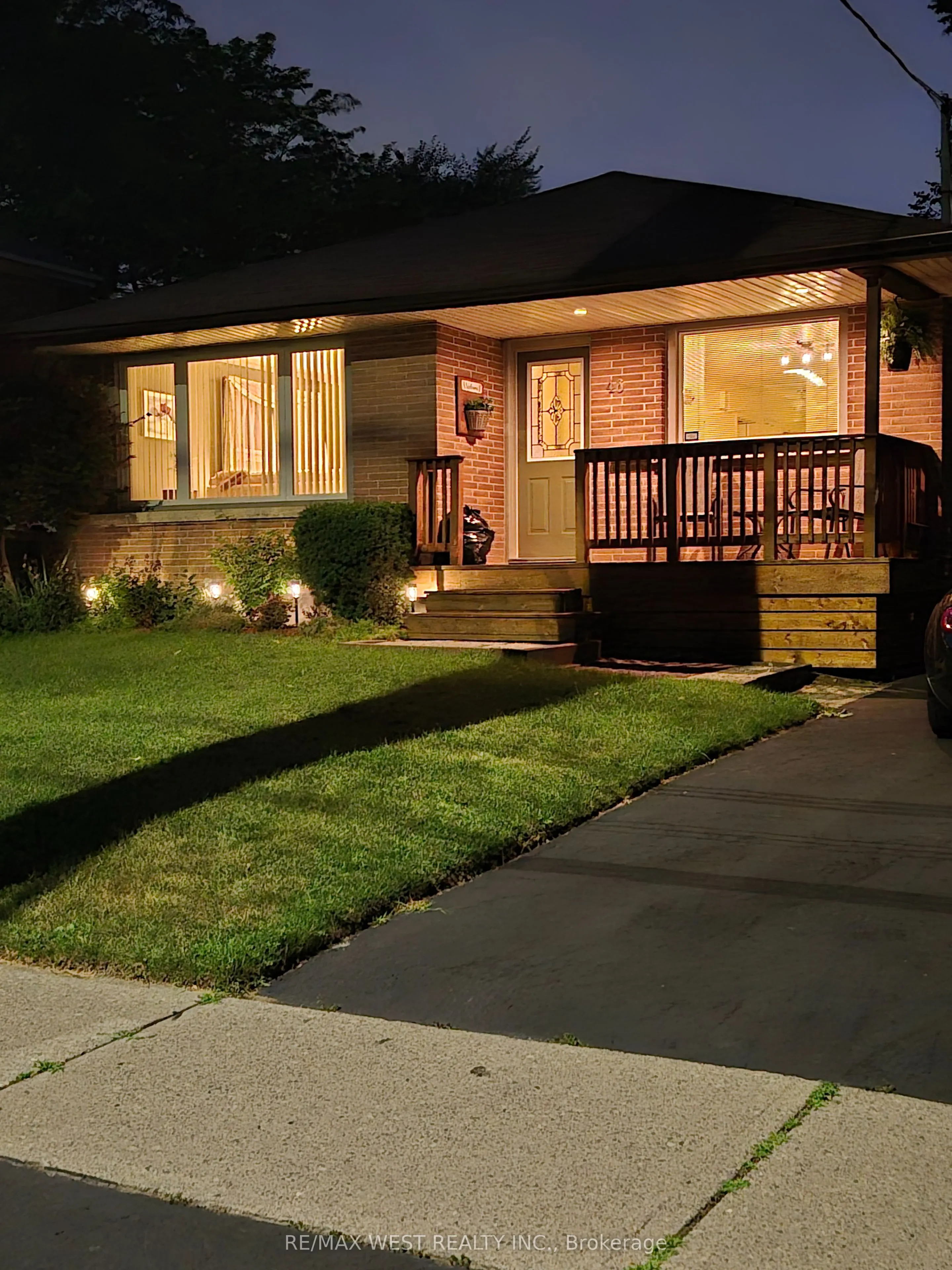 46 Orchard View Boulevard