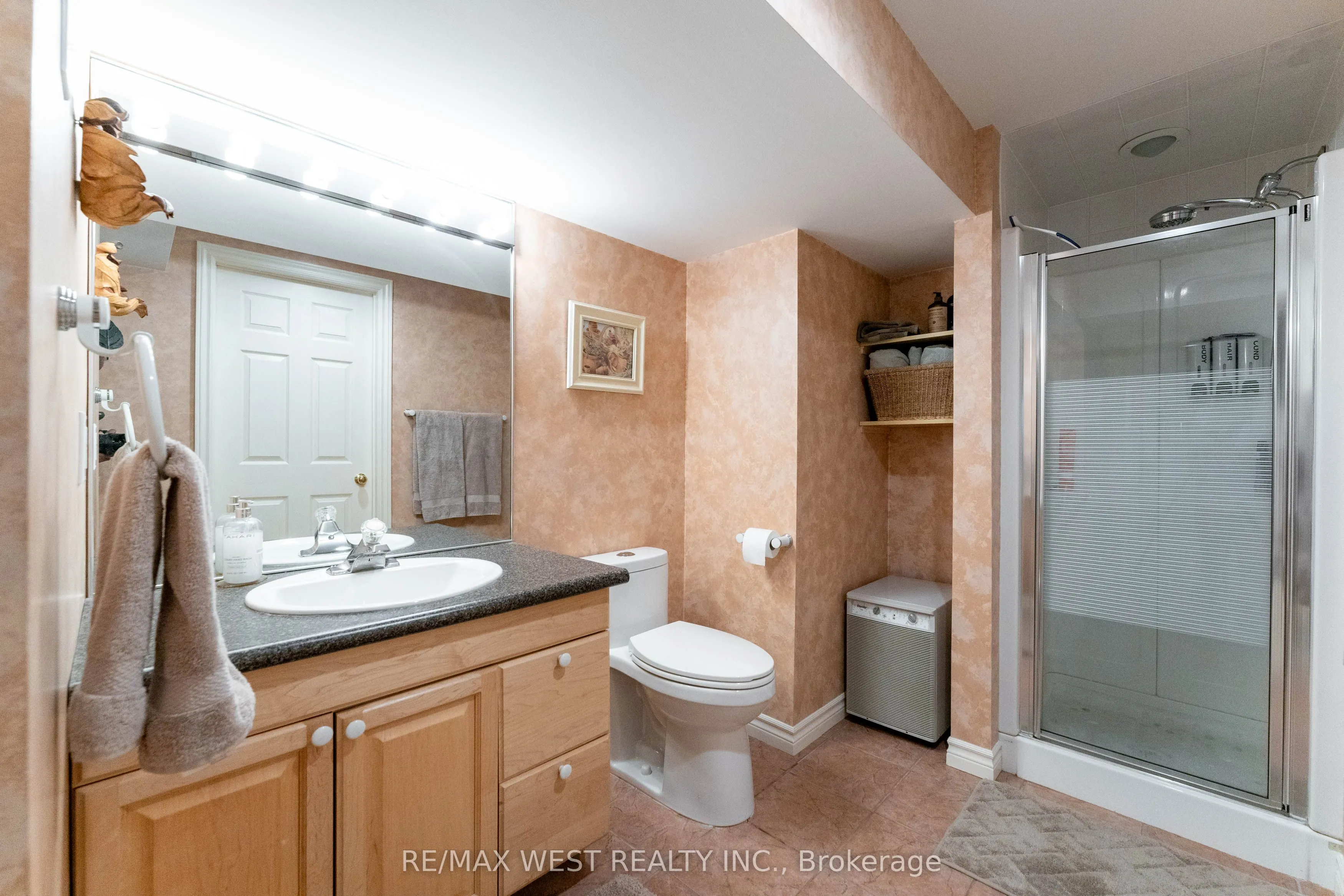 46 Orchard View Boulevard