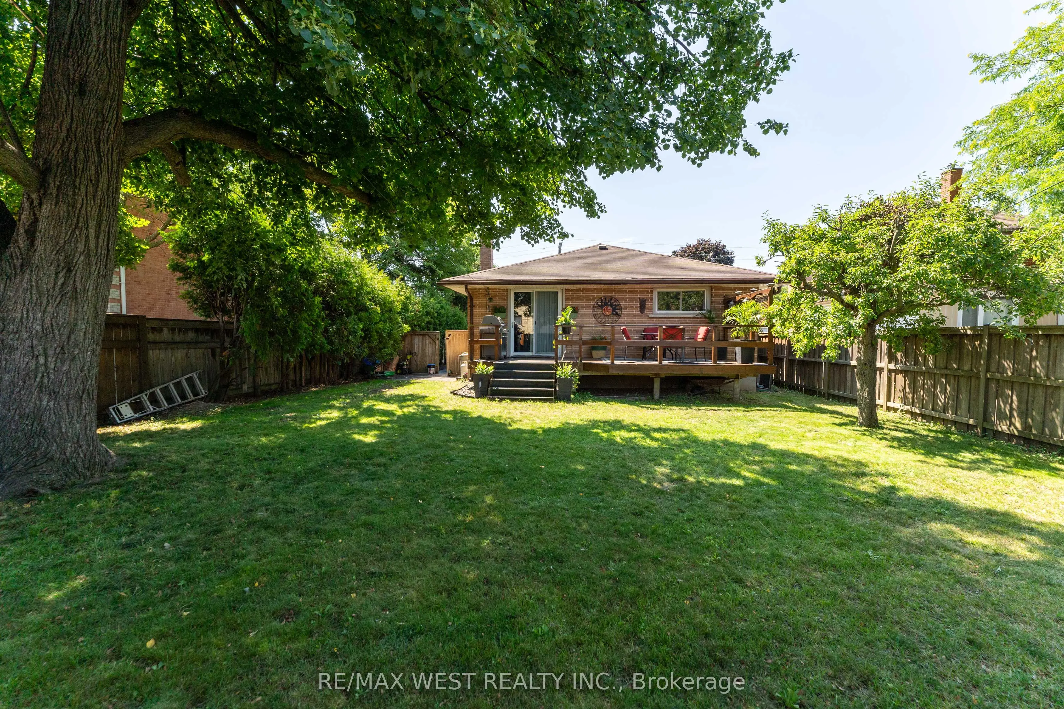 46 Orchard View Boulevard