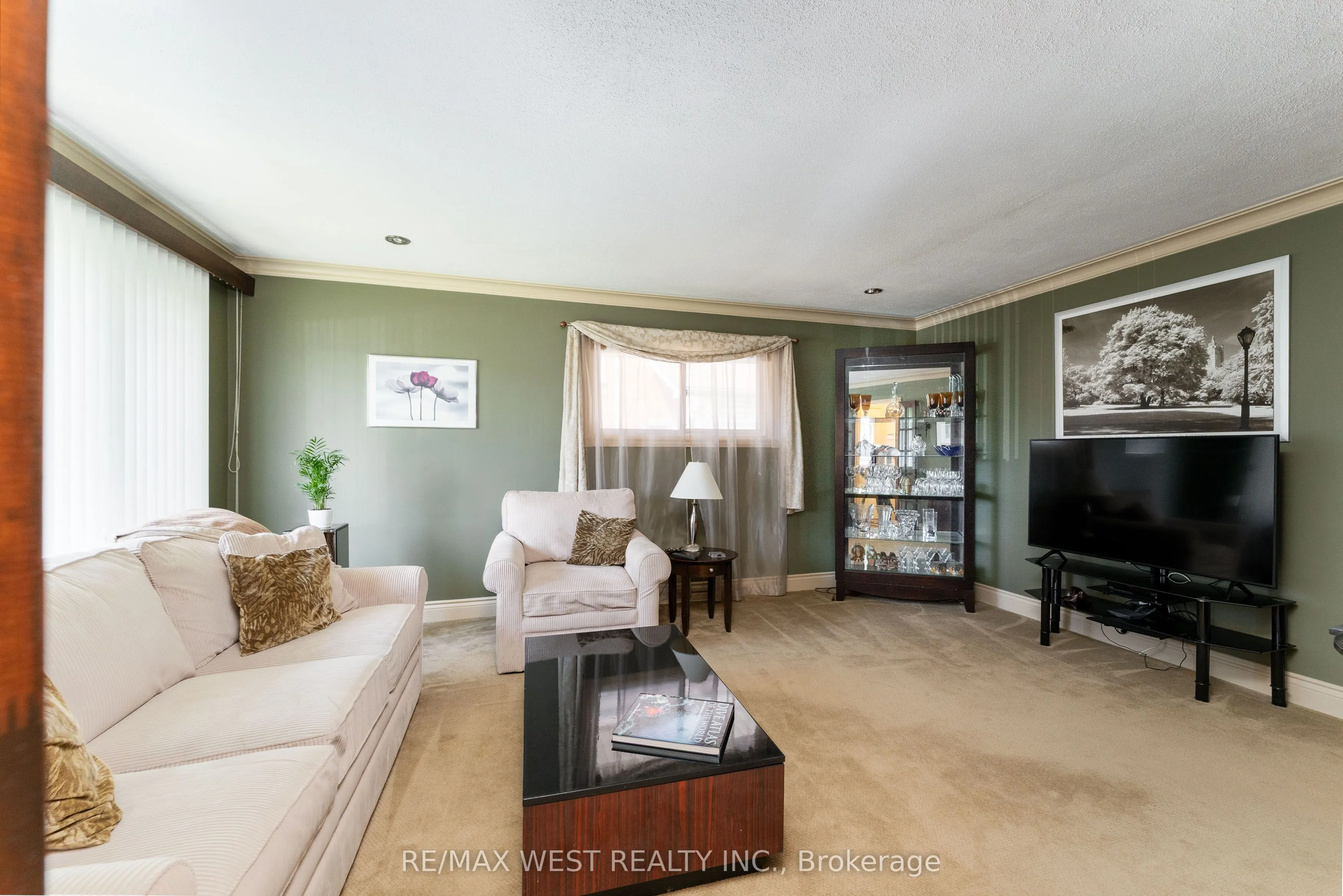 46 Orchard View Boulevard