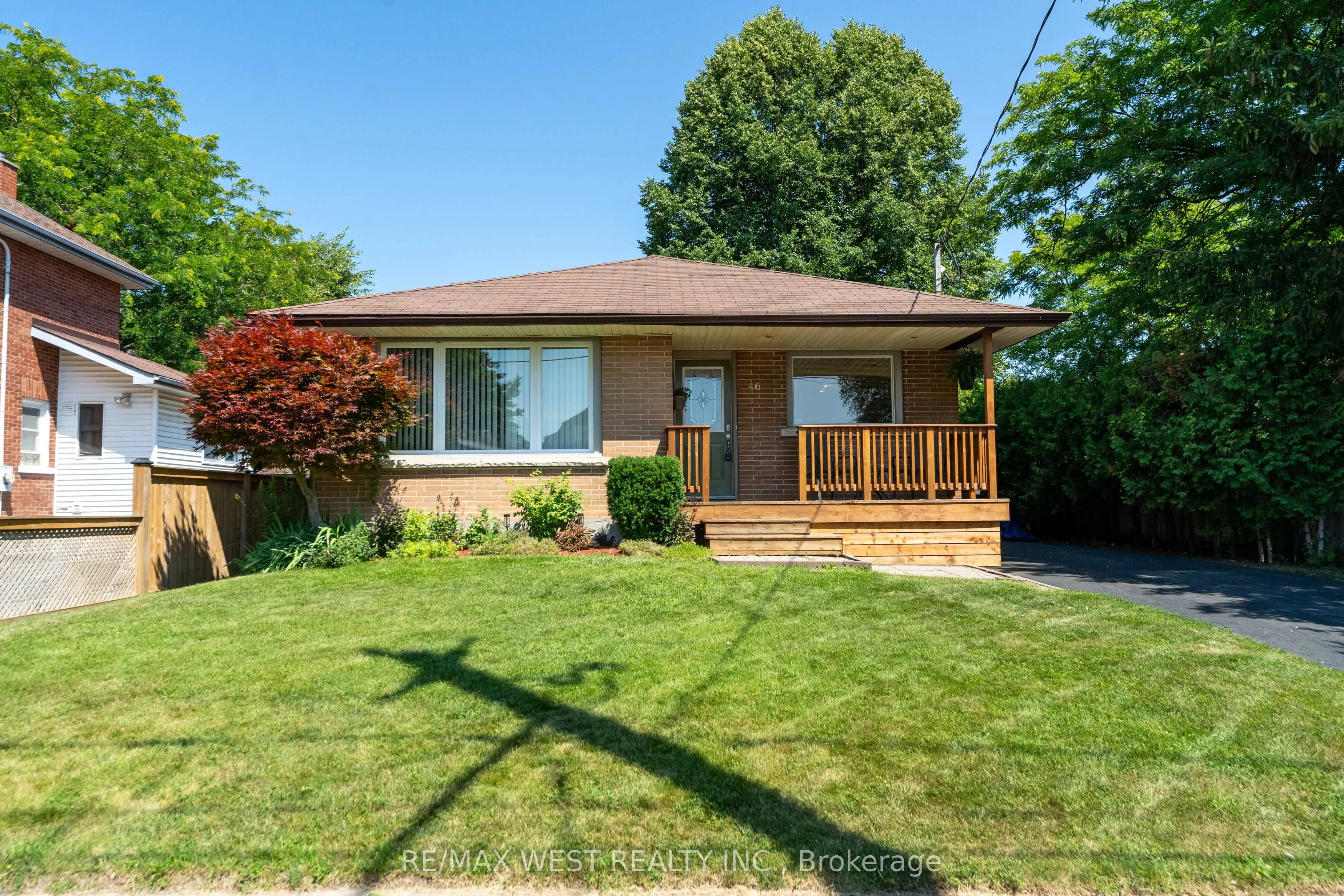 46 Orchard View Boulevard