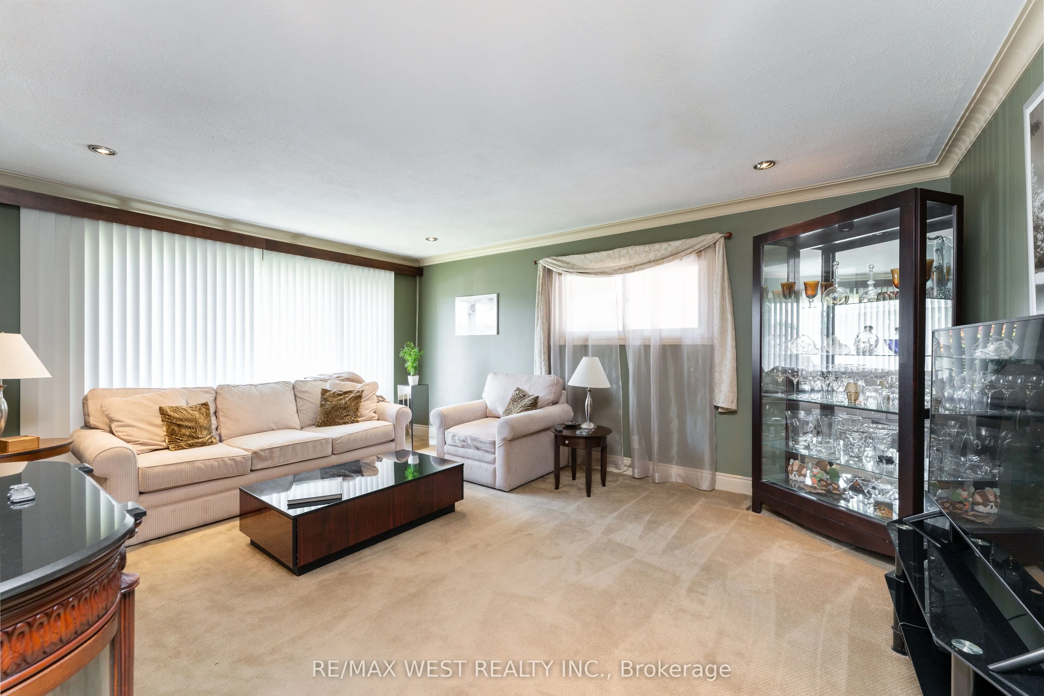 46 Orchard View Boulevard