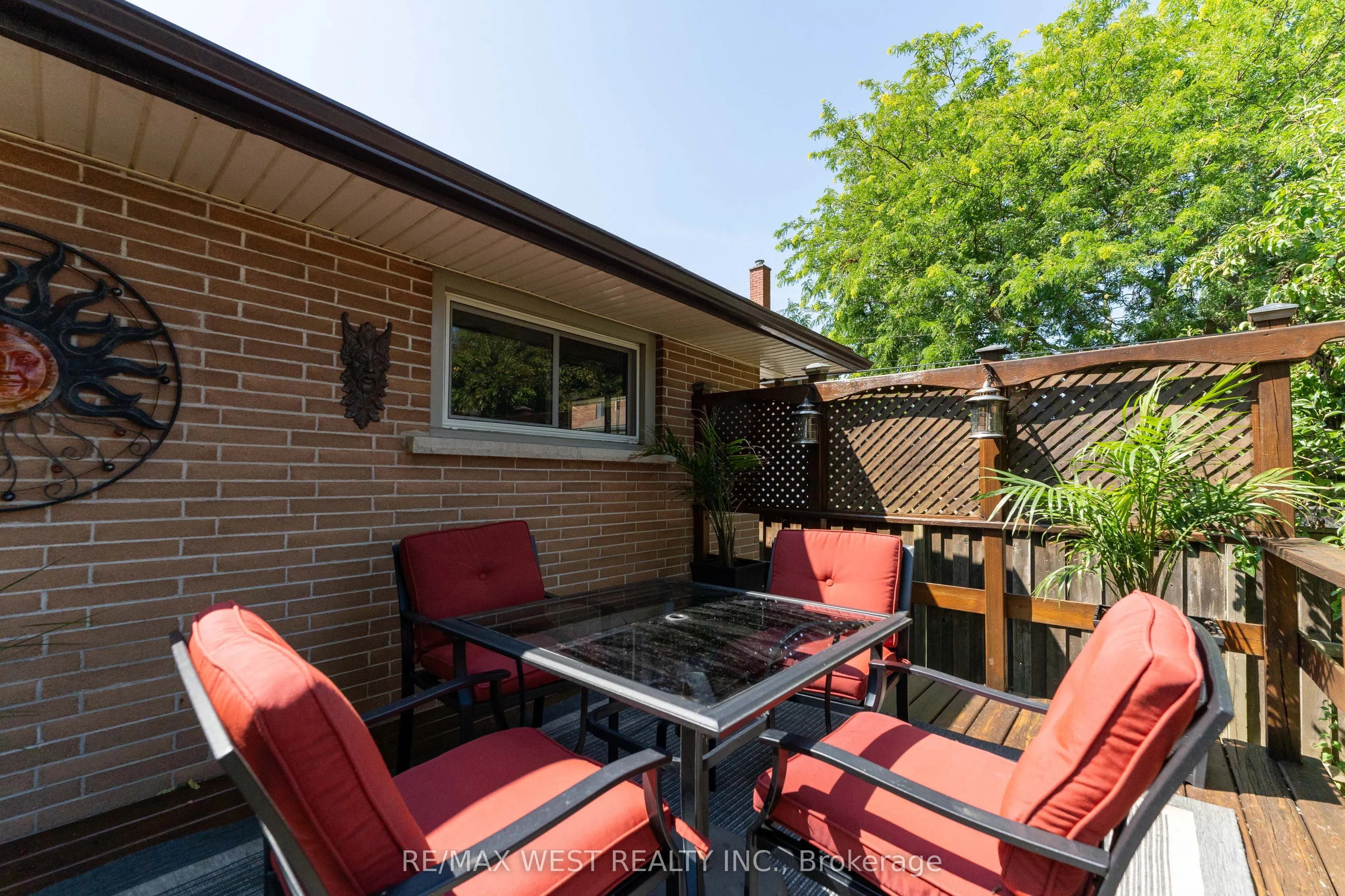 46 Orchard View Boulevard
