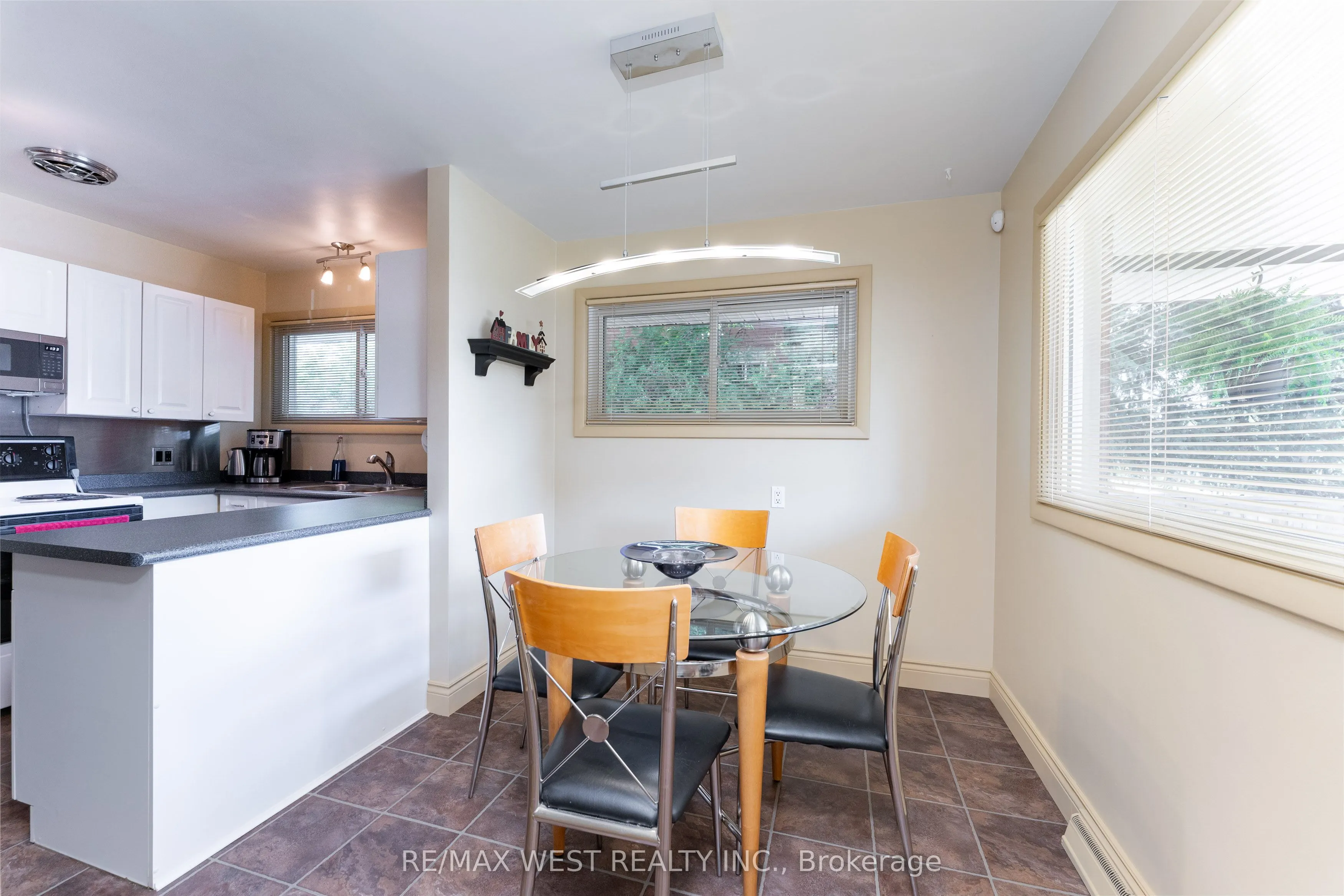 46 Orchard View Boulevard
