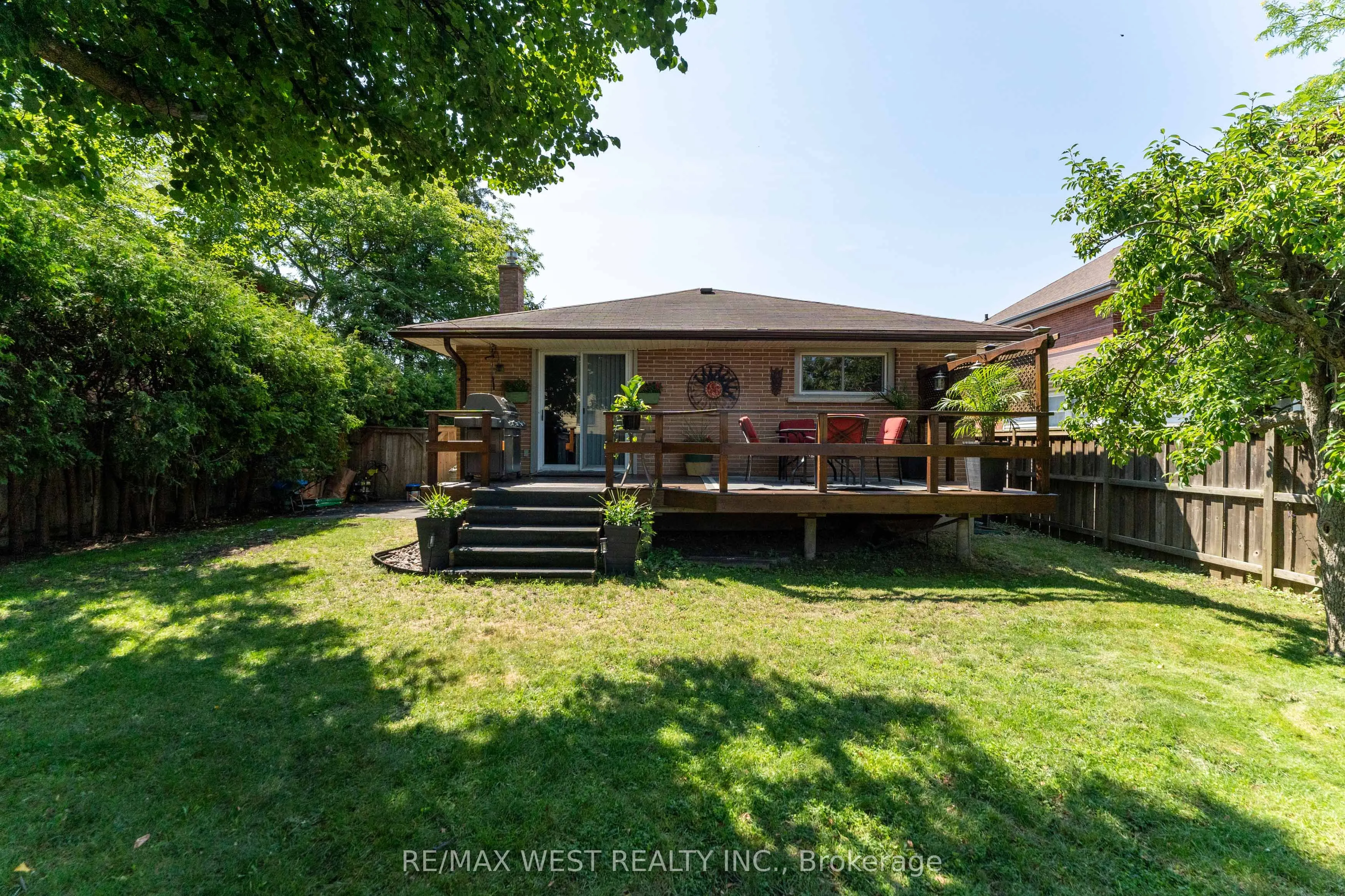 46 Orchard View Boulevard
