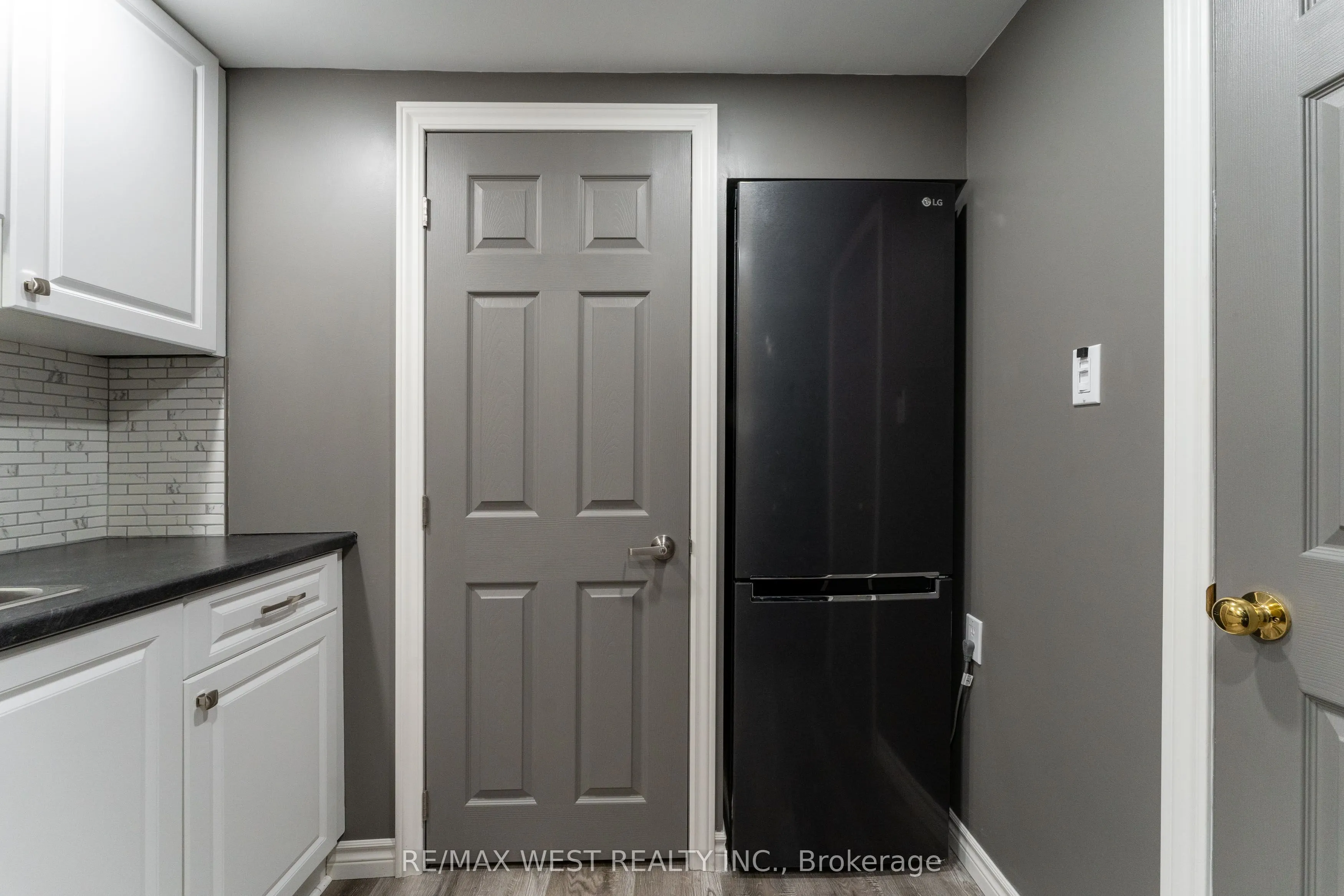 46 Orchard View Boulevard