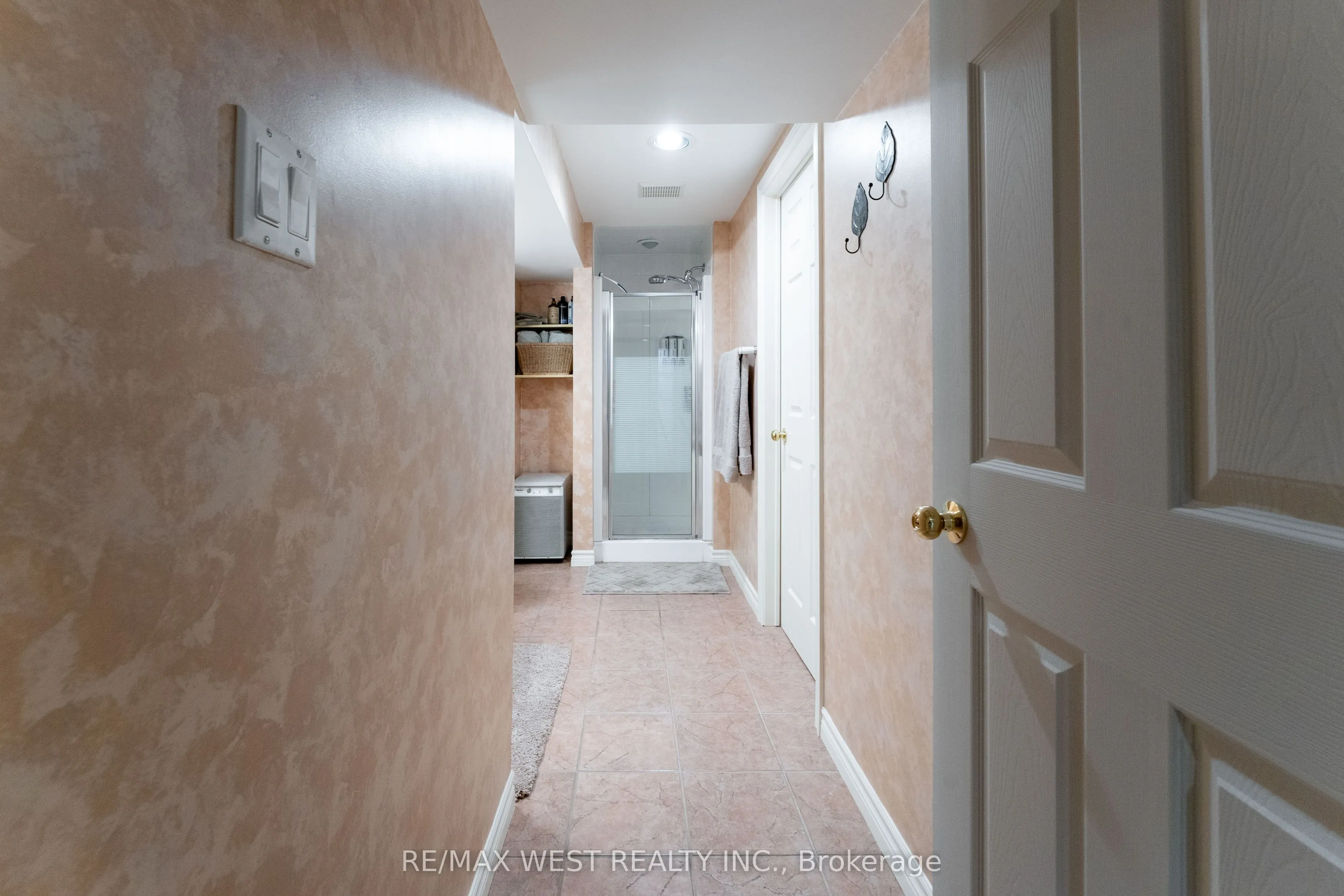 46 Orchard View Boulevard