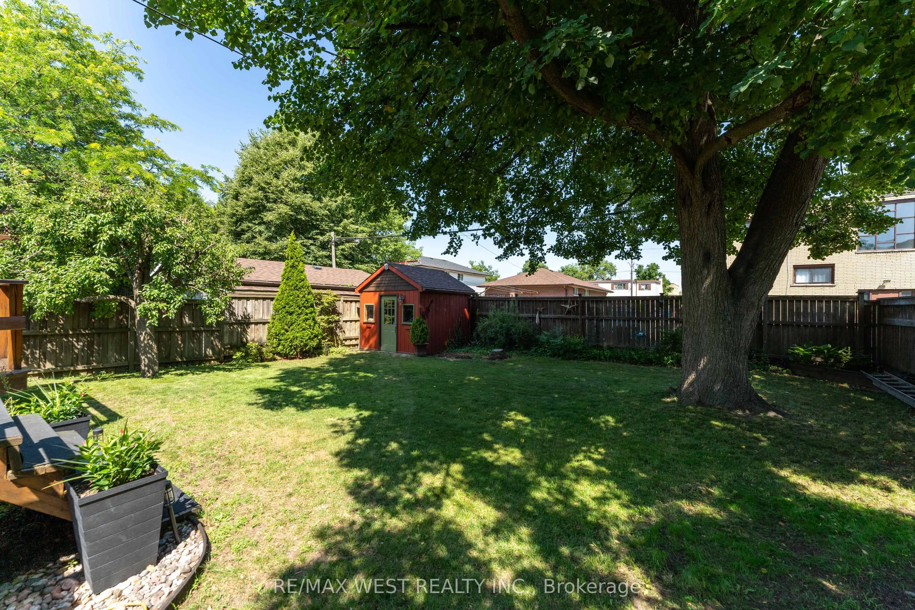 46 Orchard View Boulevard