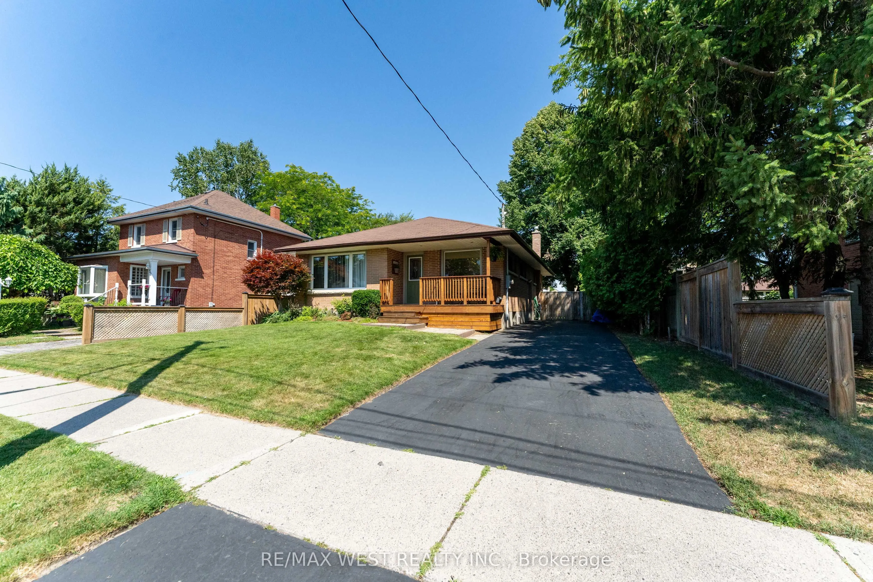 46 Orchard View Boulevard