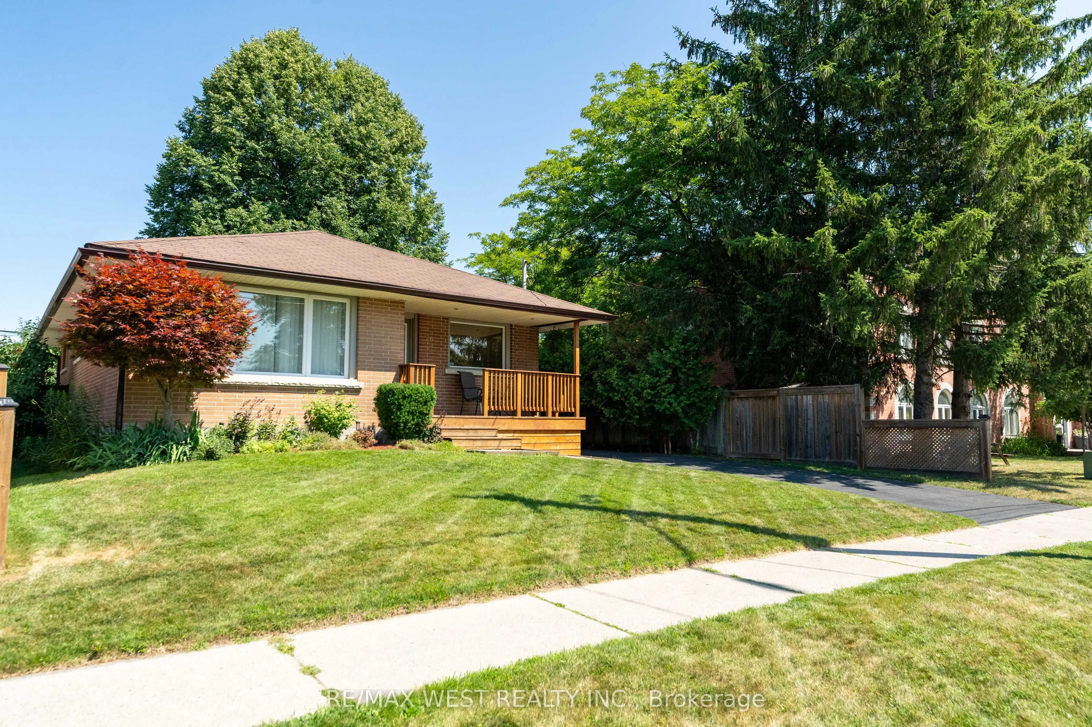 46 Orchard View Boulevard