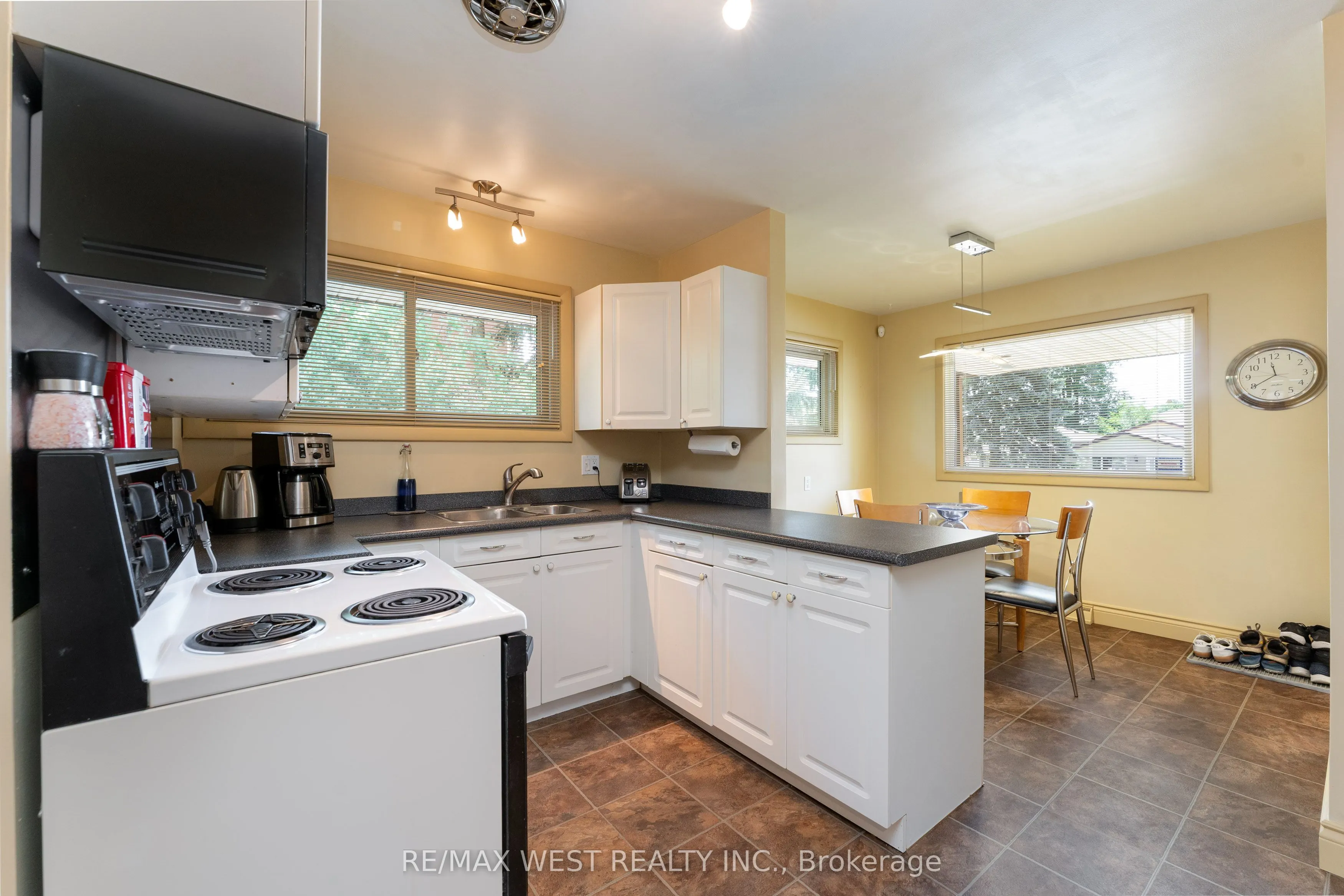 46 Orchard View Boulevard