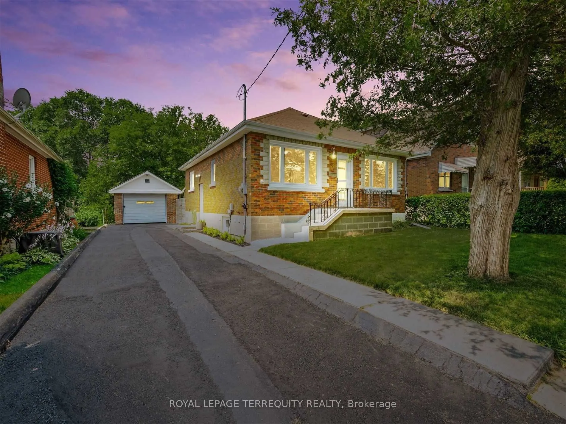 822 Douglas Street, #Main