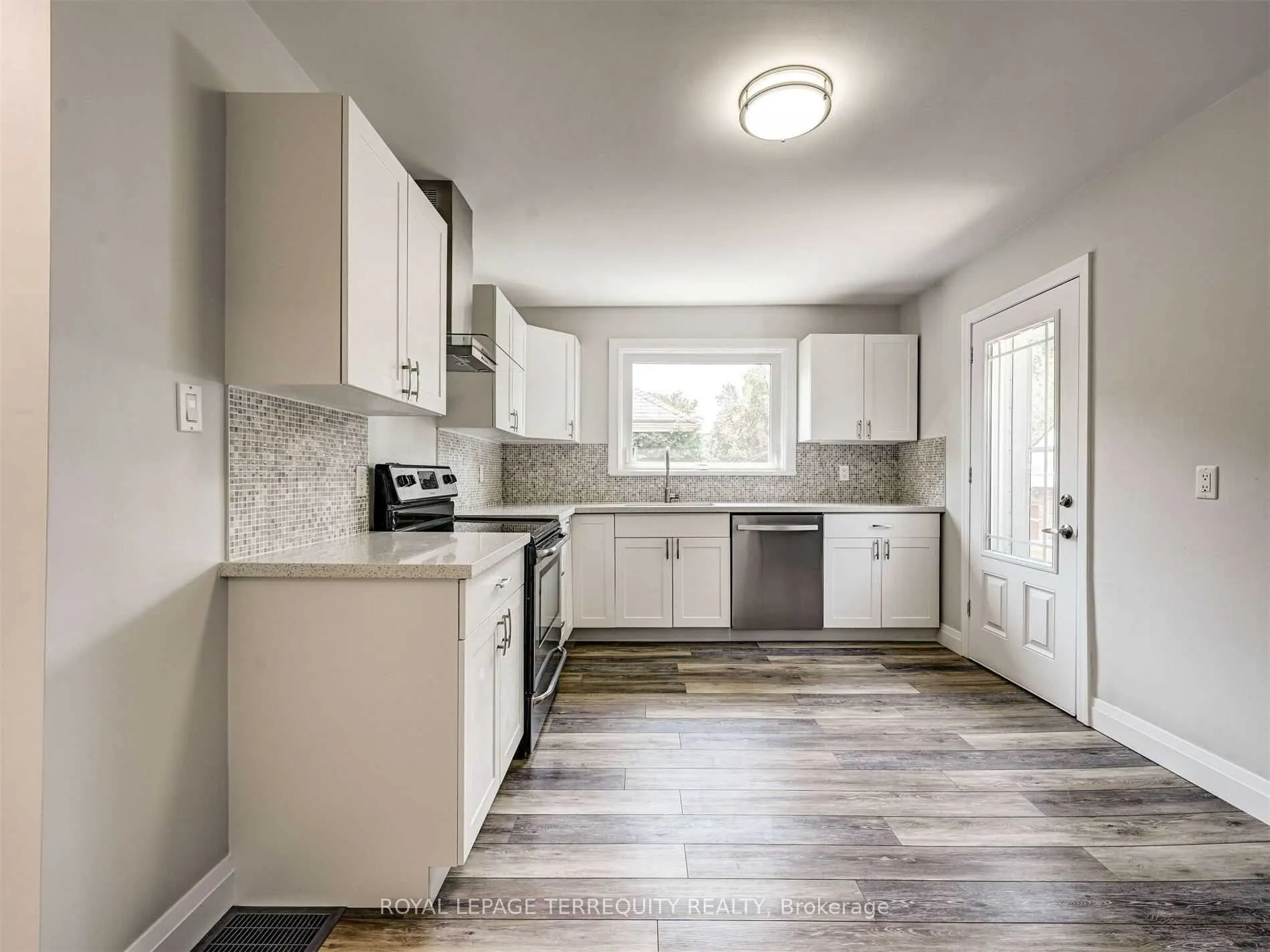 822 Douglas Street, #Main