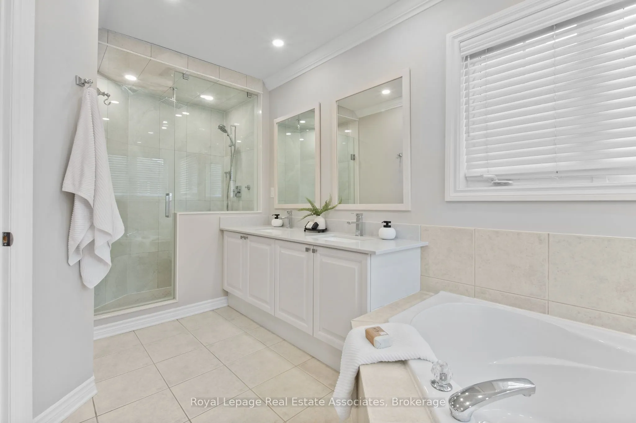 10 Westacott Crescent