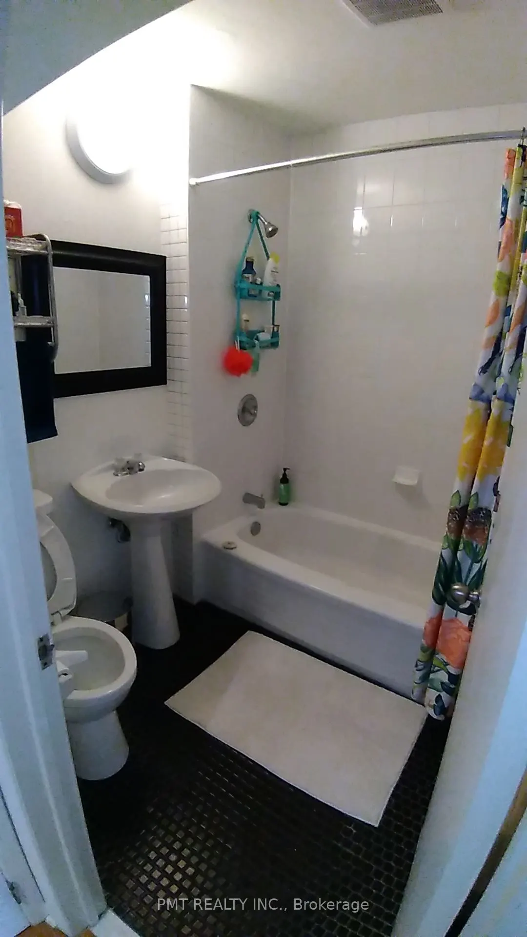 2064 Queen Street E, #4