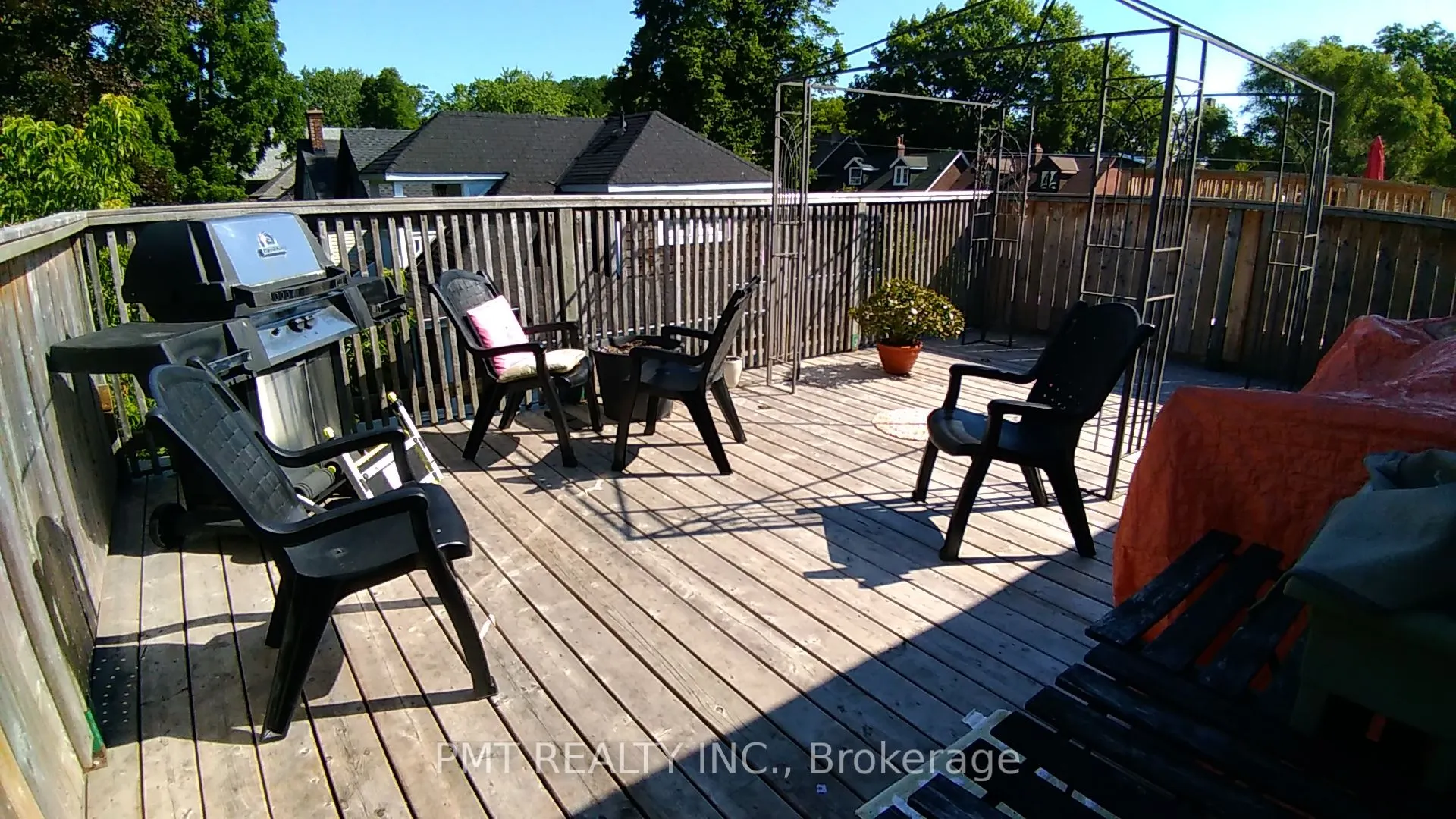 2064 Queen Street E, #4