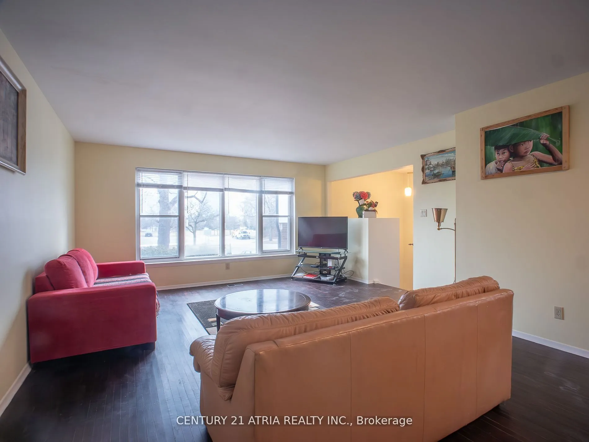 96 Invergordon Avenue E