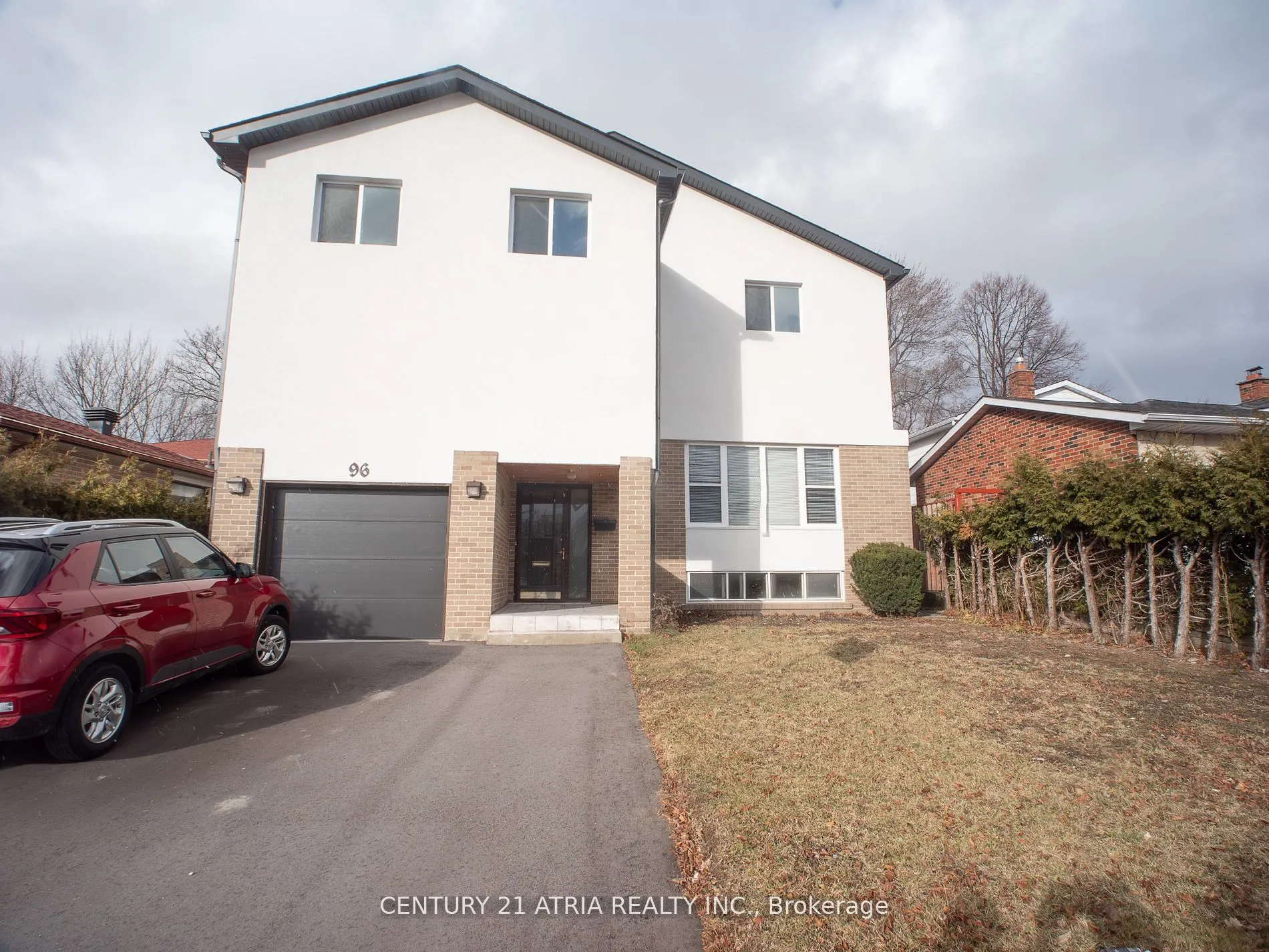 96 Invergordon Avenue E