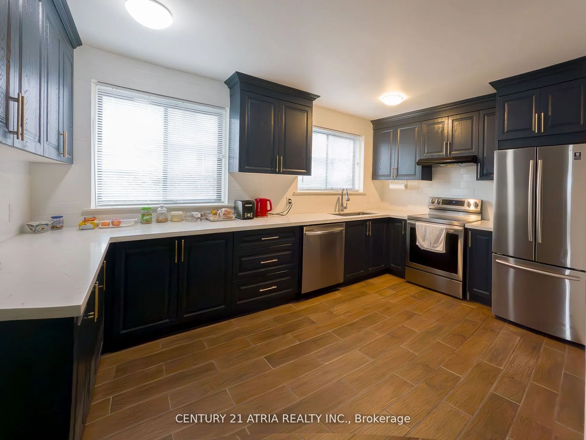 96 Invergordon Avenue E