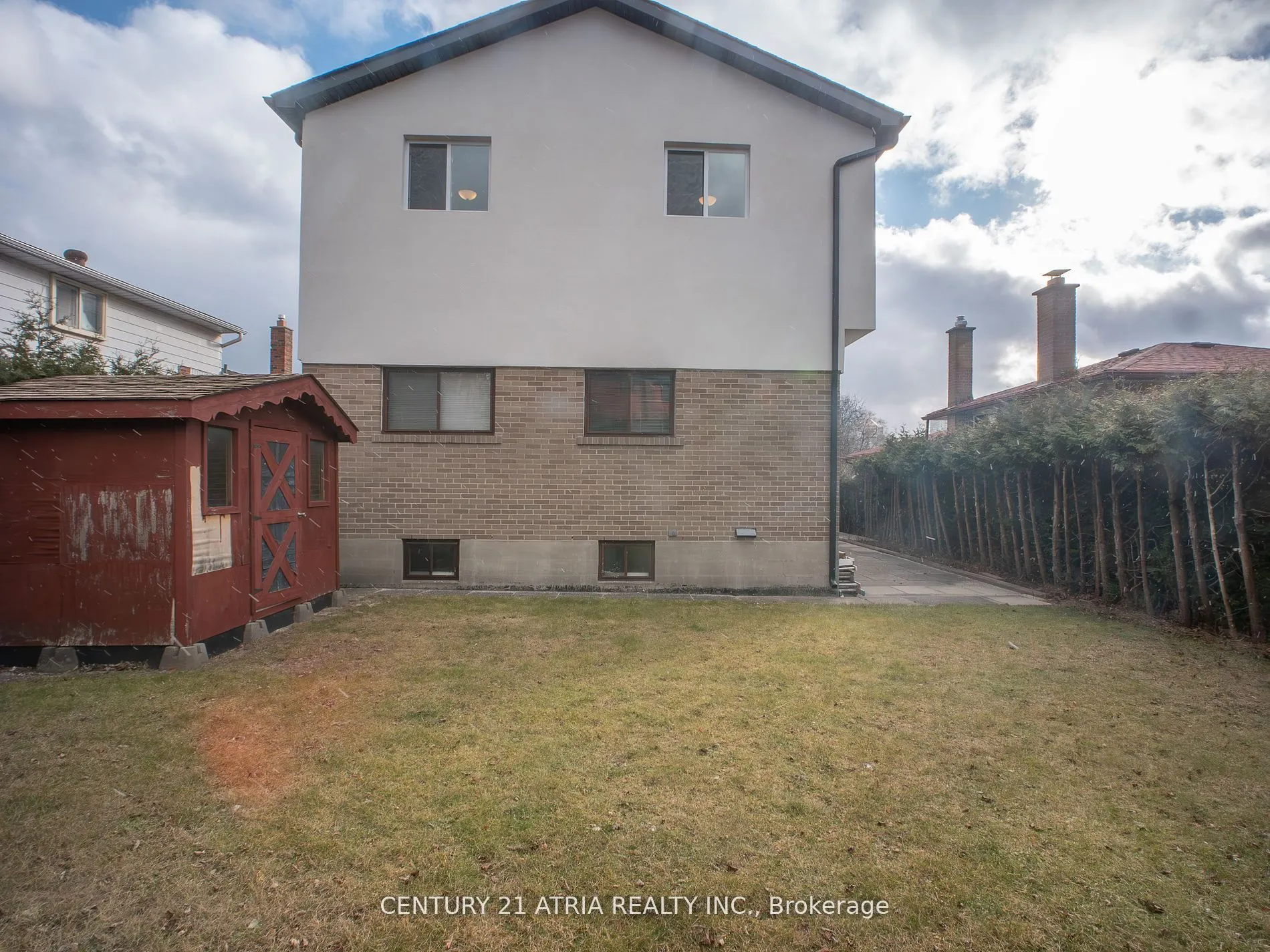 96 Invergordon Avenue E