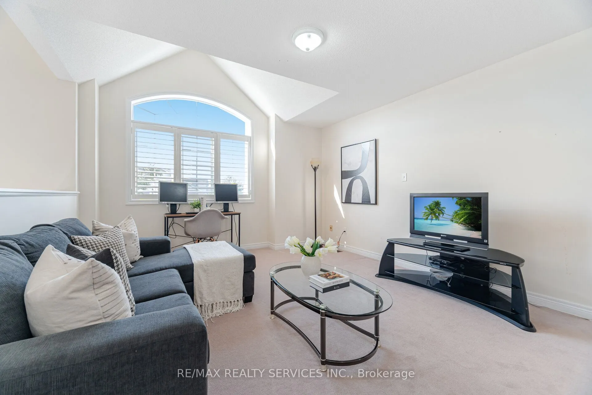 472 West Scugog Lane