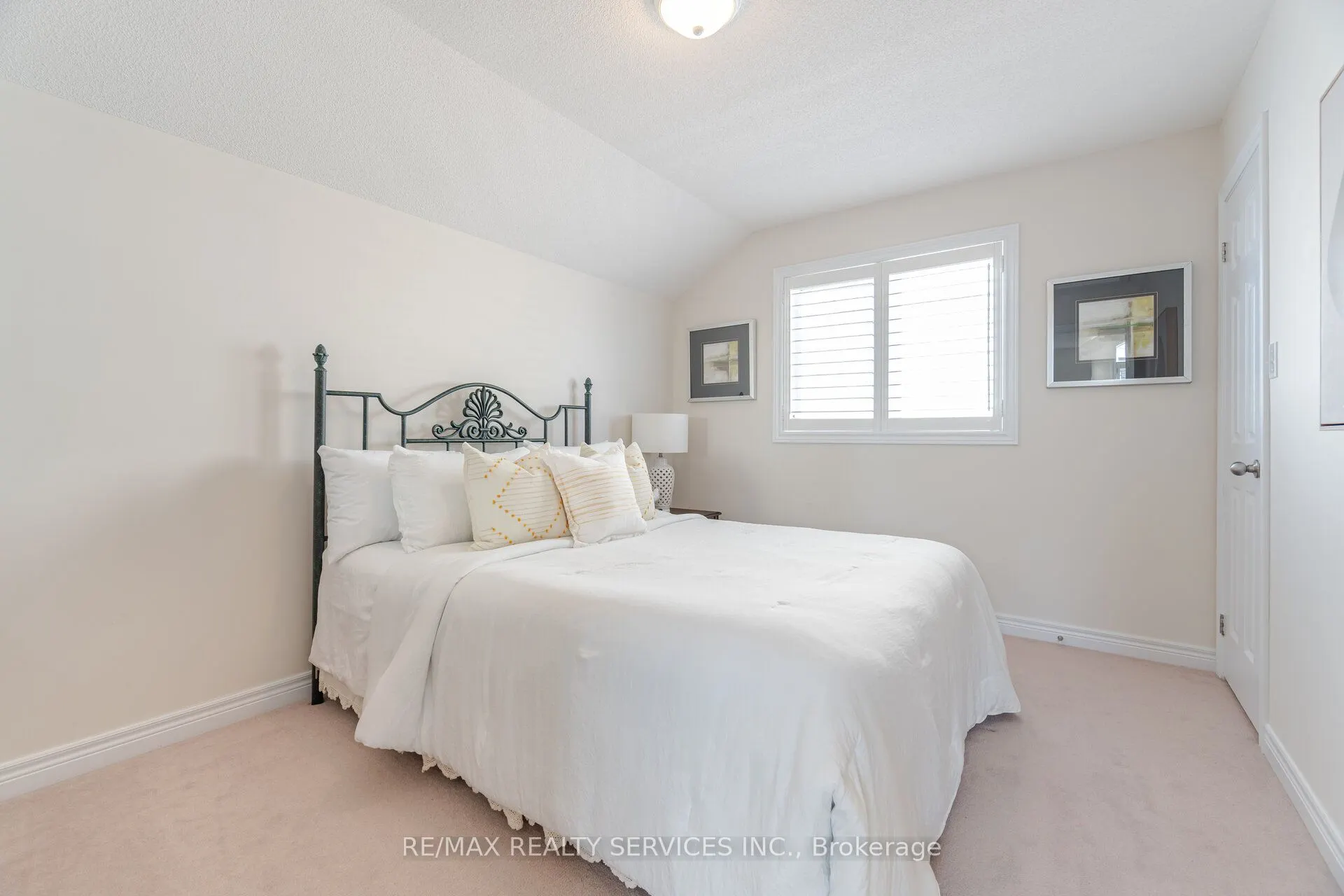 472 West Scugog Lane