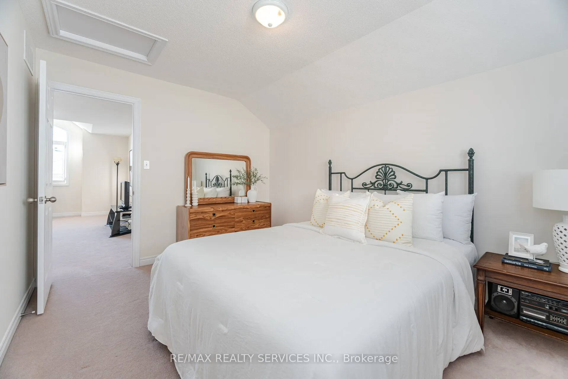 472 West Scugog Lane