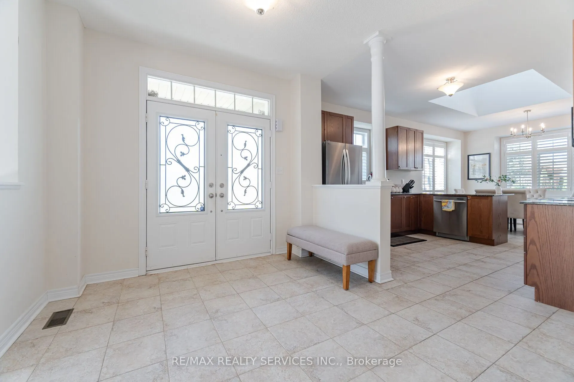 472 West Scugog Lane